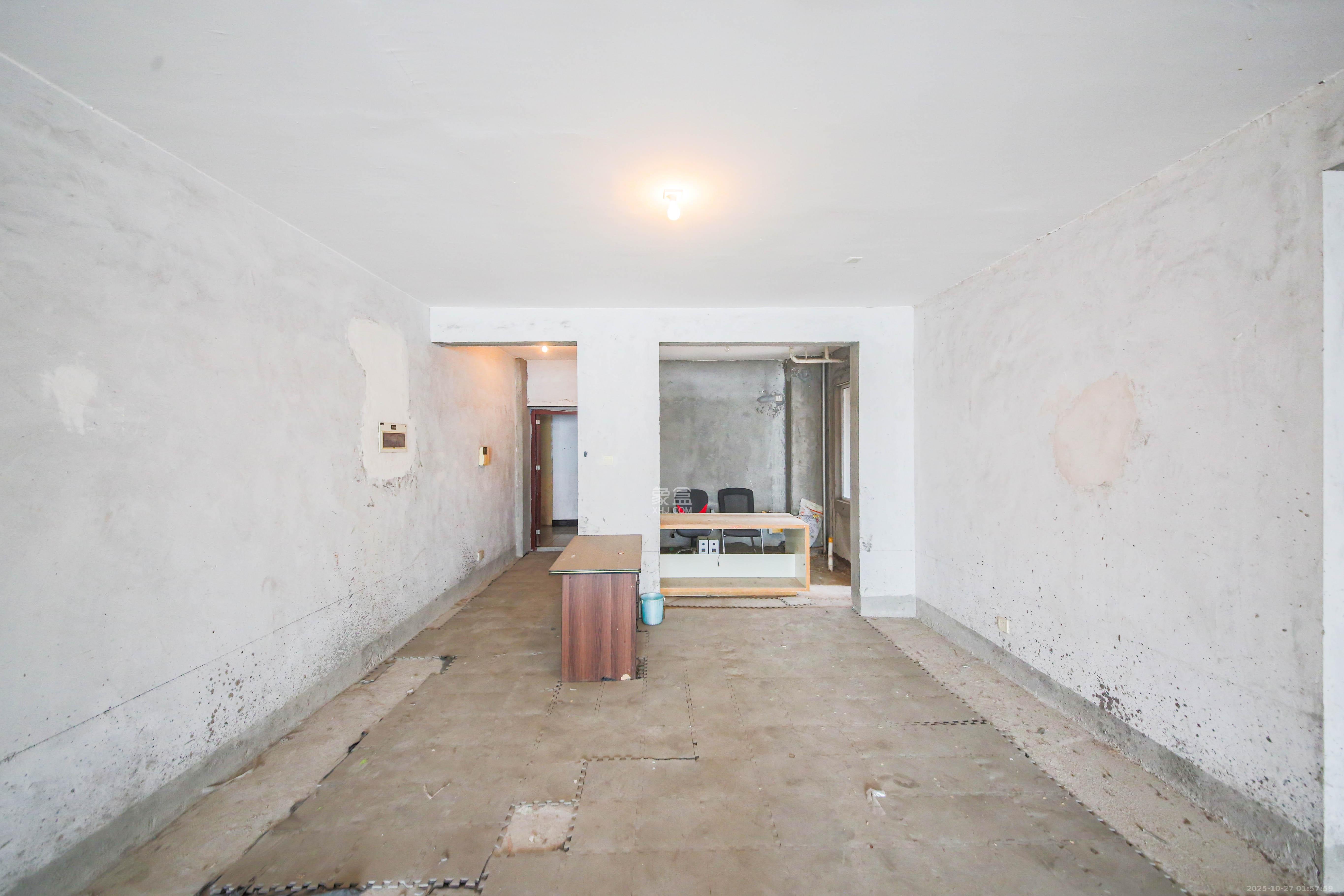 君临青园花都  3室2厅2卫    95.0万 君临青园花都  3室2厅2卫    95.0万客厅