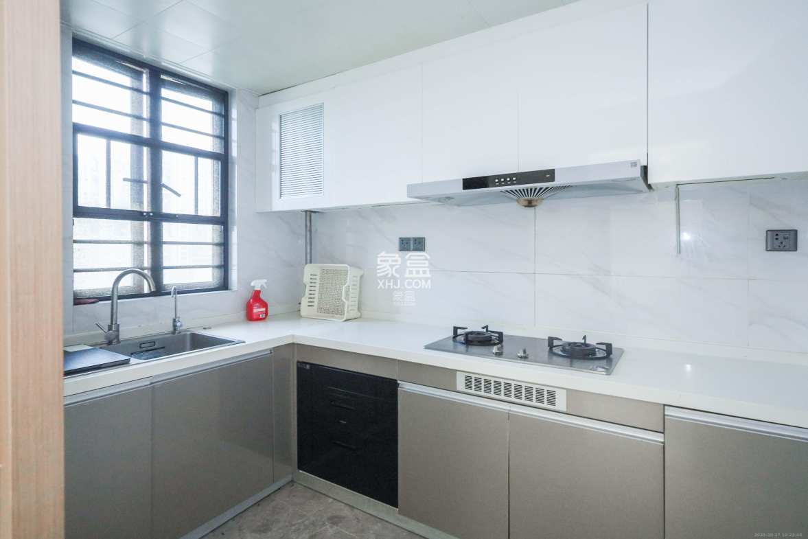 招商华发依云曦城 4室2厅2卫 168.0万 招商华发依云曦城 4室2厅2卫 168.0万厨房