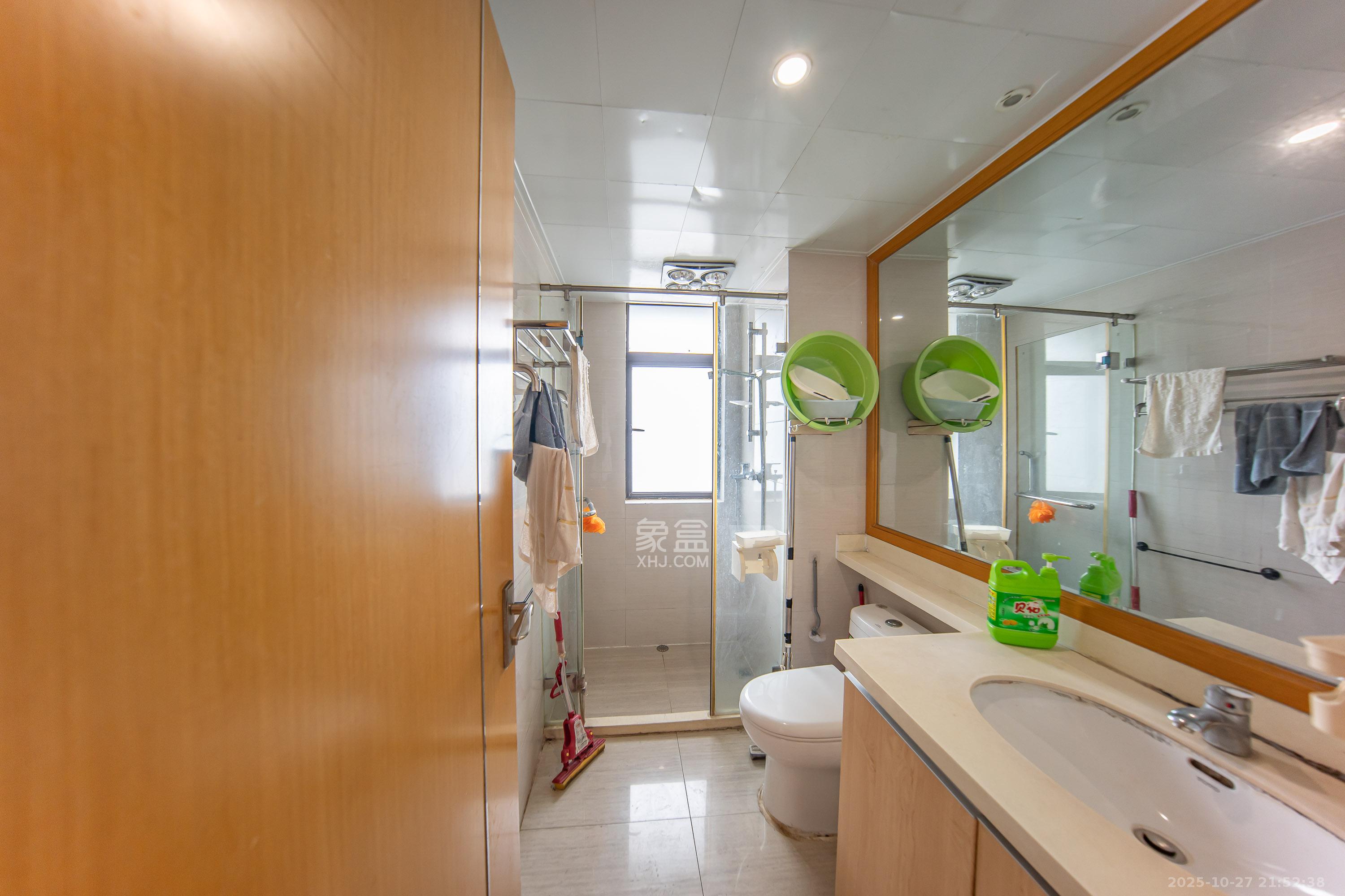 中海国际四期  3室2厅2卫    90.0万卫生间