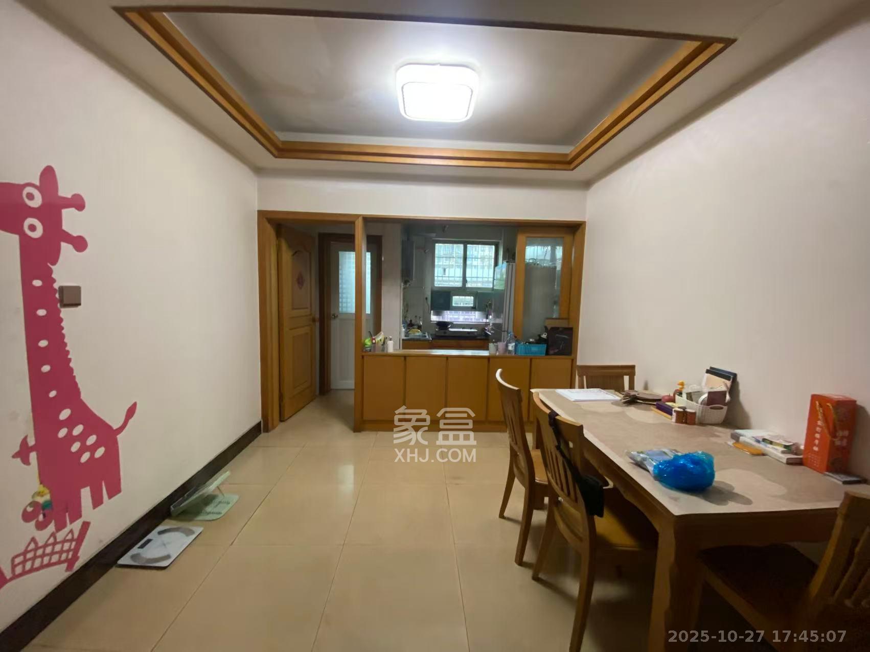 富湘园  2室2厅2卫    2500.0元/月 富湘园  2室2厅2卫    2500.0元/月室内图