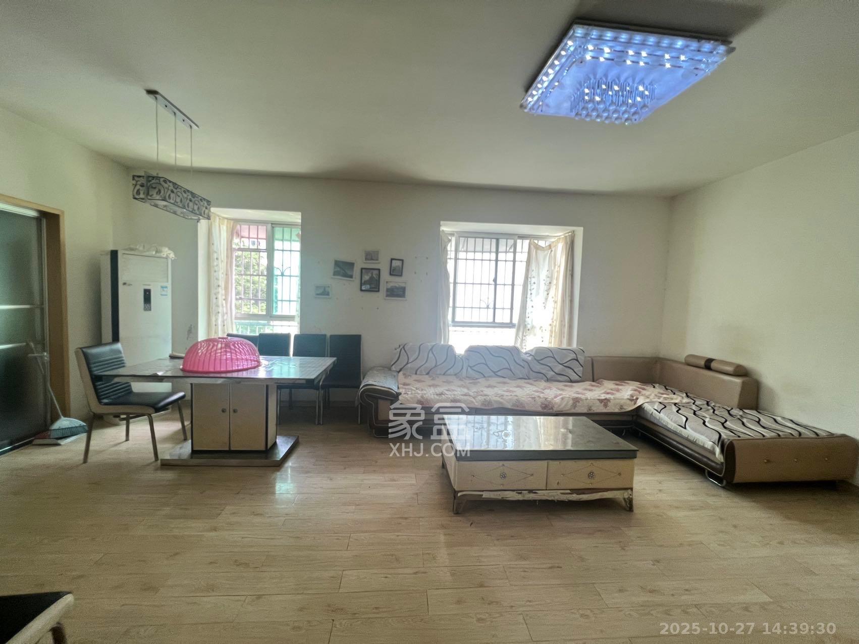 中南汽车世界 2室2厅1卫 1300.0元/月 中南汽车世界 2室2厅1卫 1300.0元/月室内图