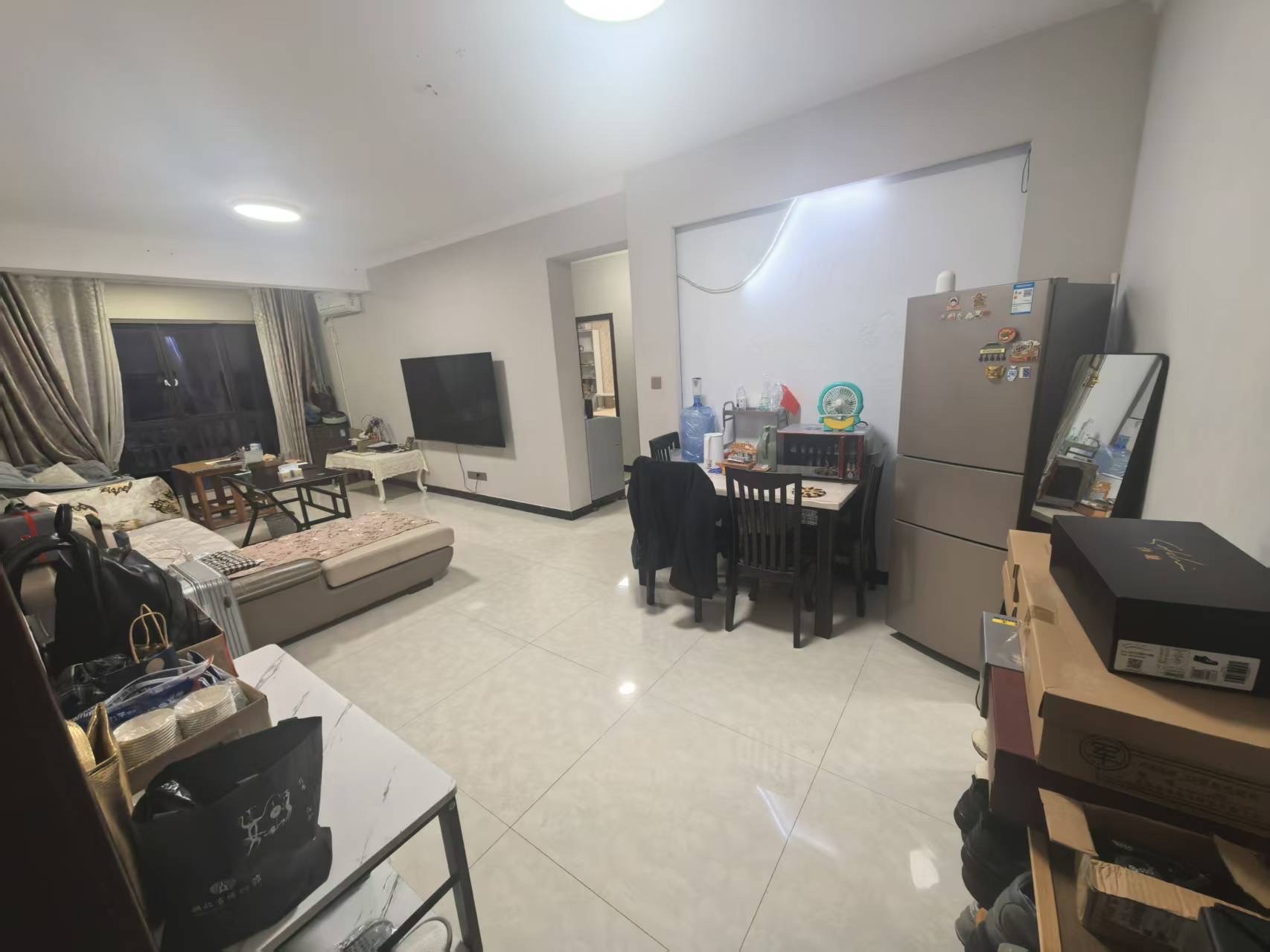 逸臣中央 2室1厅1卫 1800.0元/月 逸臣中央 2室1厅1卫 1800.0元/月室内图