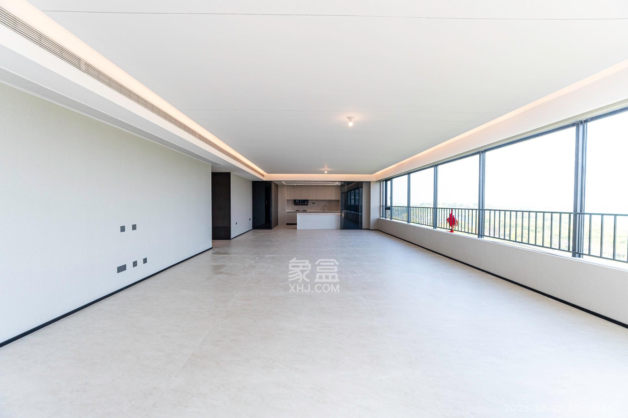 万科松湖天地  4室2厅3卫    465.0万 万科松湖天地  4室2厅3卫    465.0万客厅