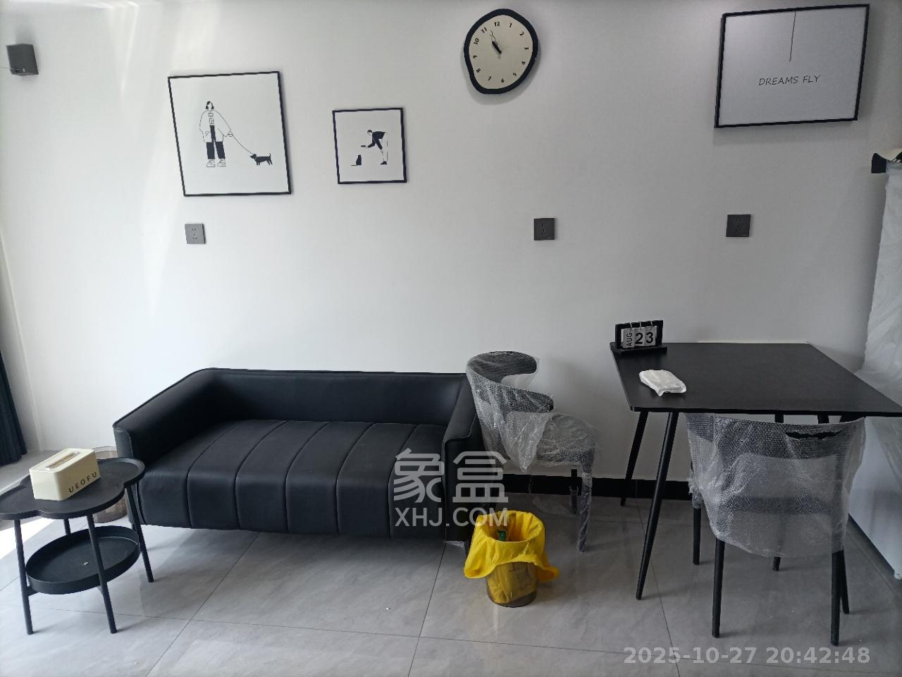 卓越中寰  2室1厅1卫    2500.0元/月室内图