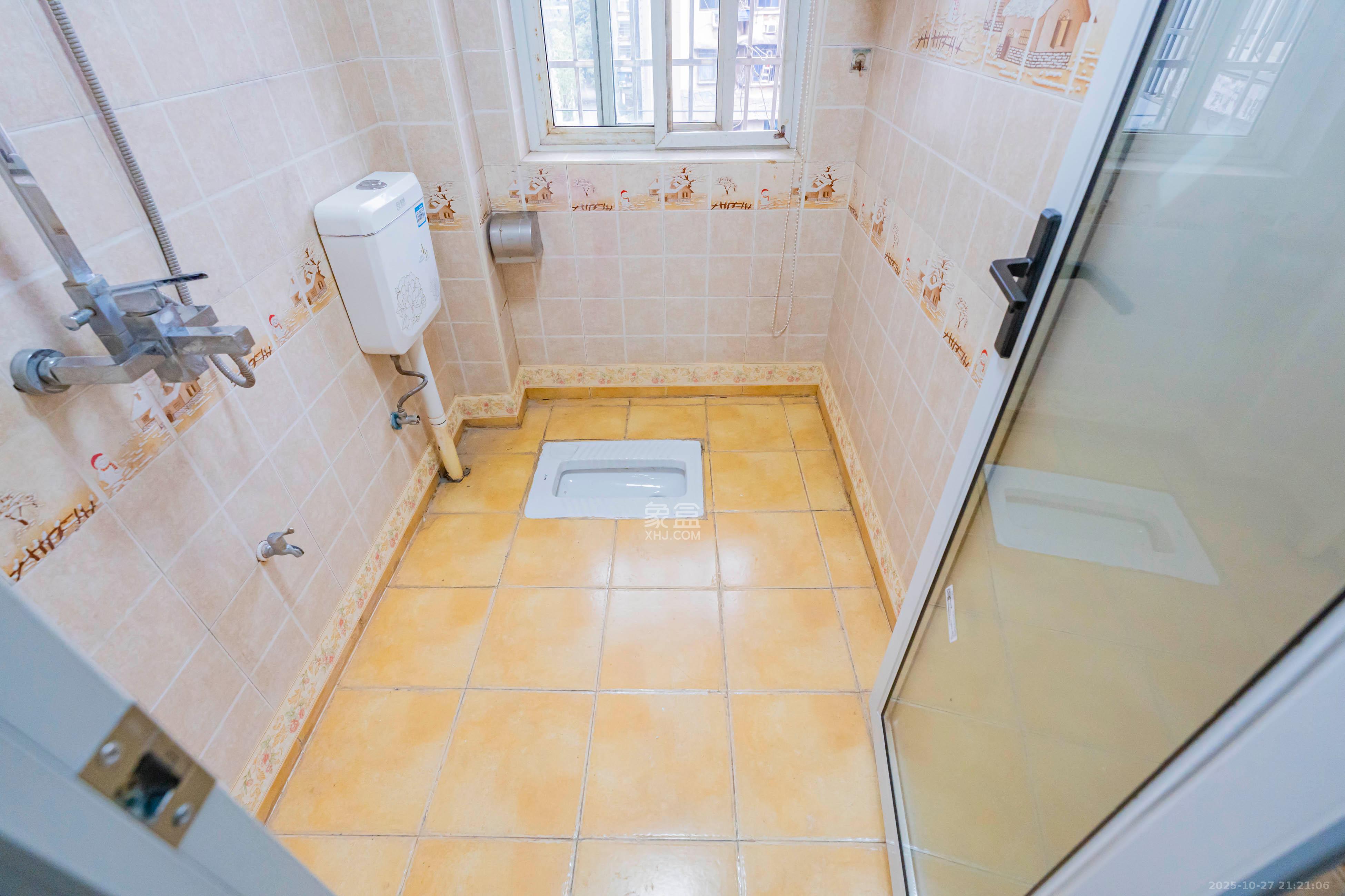 聚英阁  4室2厅2卫    86.0万卫生间