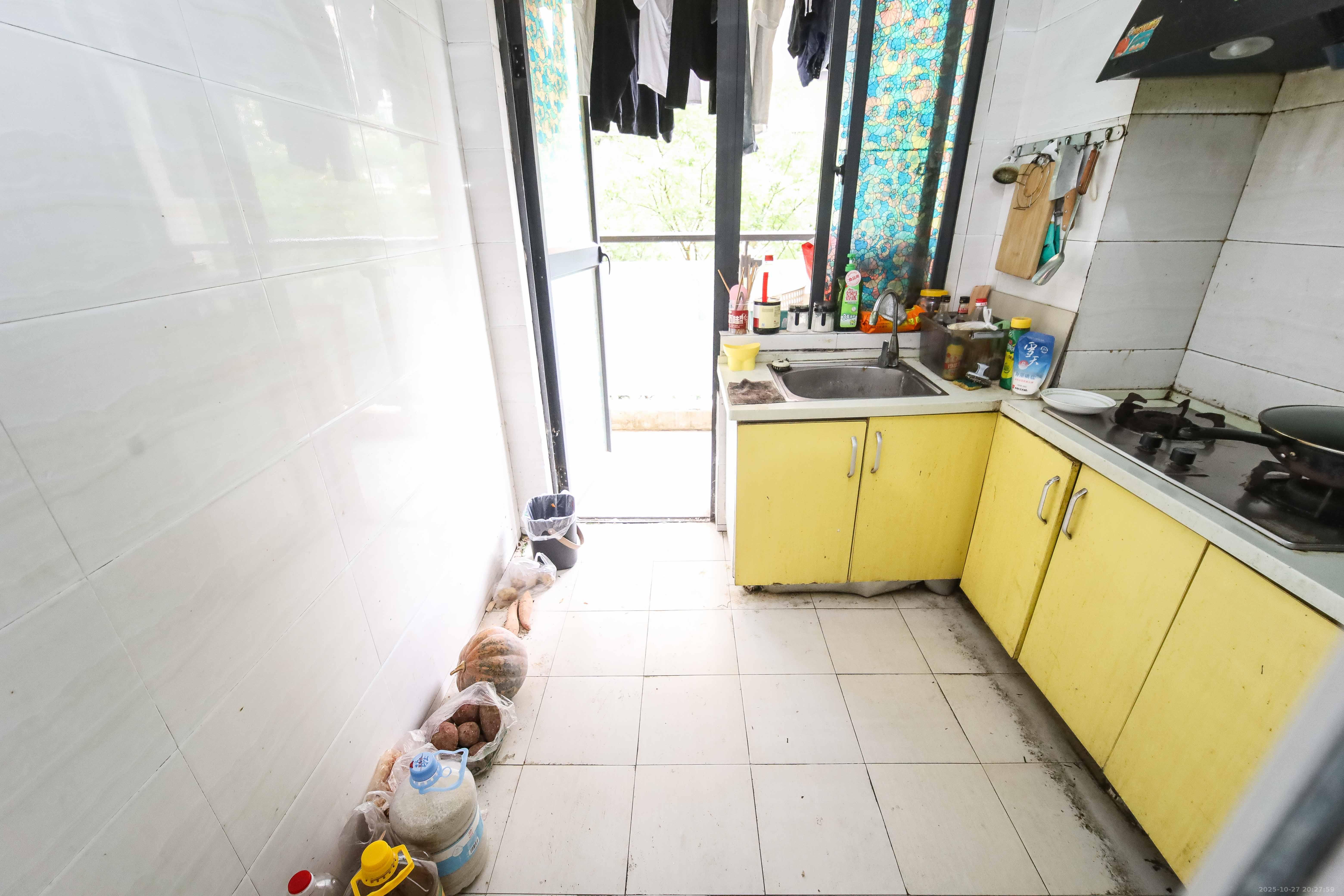 锦湘国际星城三期(锦绣苑)  3室2厅2卫    88.0万 锦湘国际星城三期(锦绣苑)  3室2厅2卫    88.0万厨房