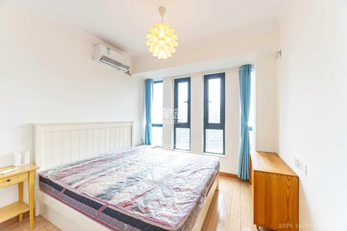 藏珑湖上国际花园  1室1厅1卫    43.0万 藏珑湖上国际花园  1室1厅1卫    43.0万卧室