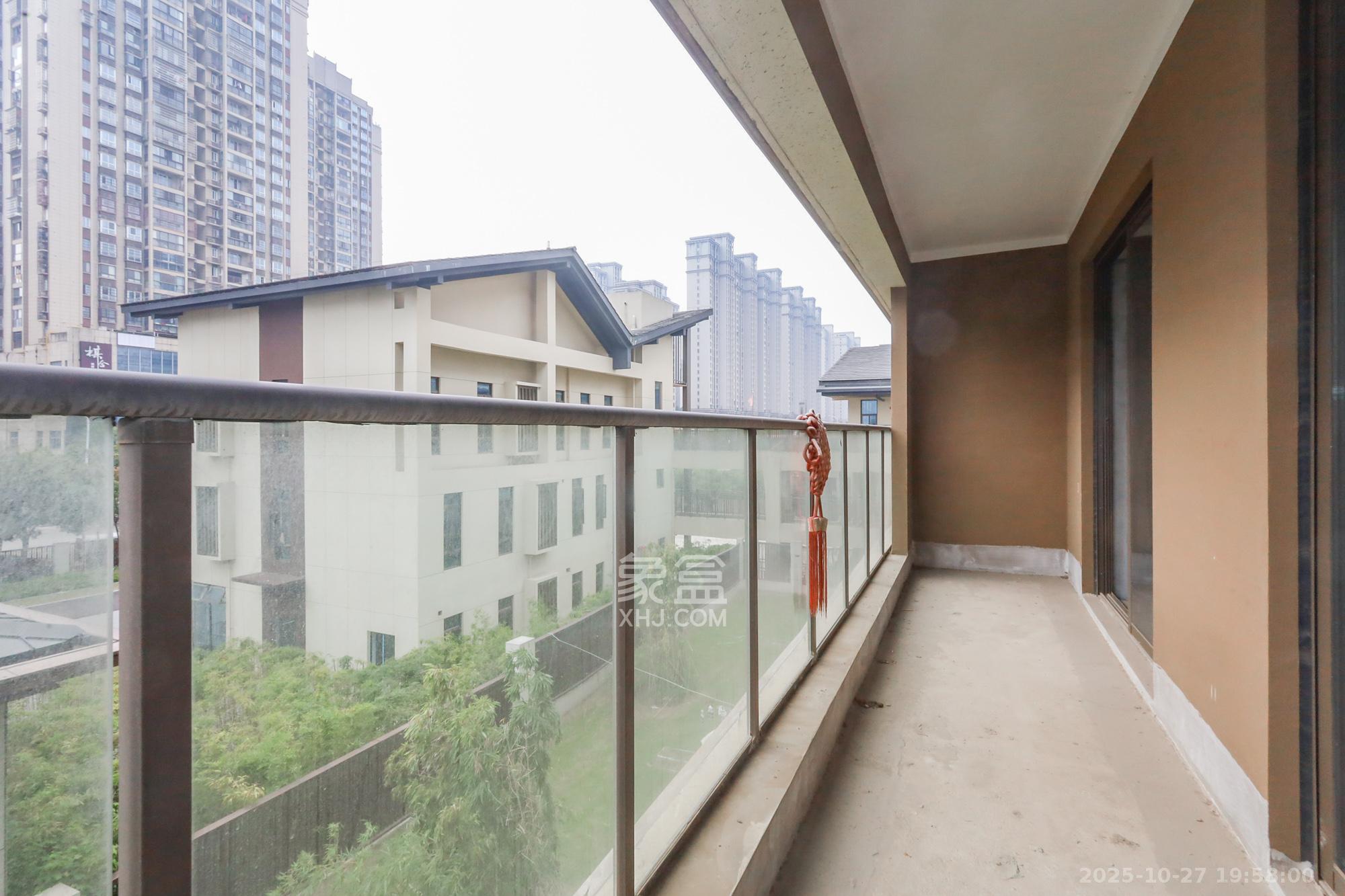 正荣滨江紫阙台  4室2厅2卫    348.0万 正荣滨江紫阙台  4室2厅2卫    348.0万阳台