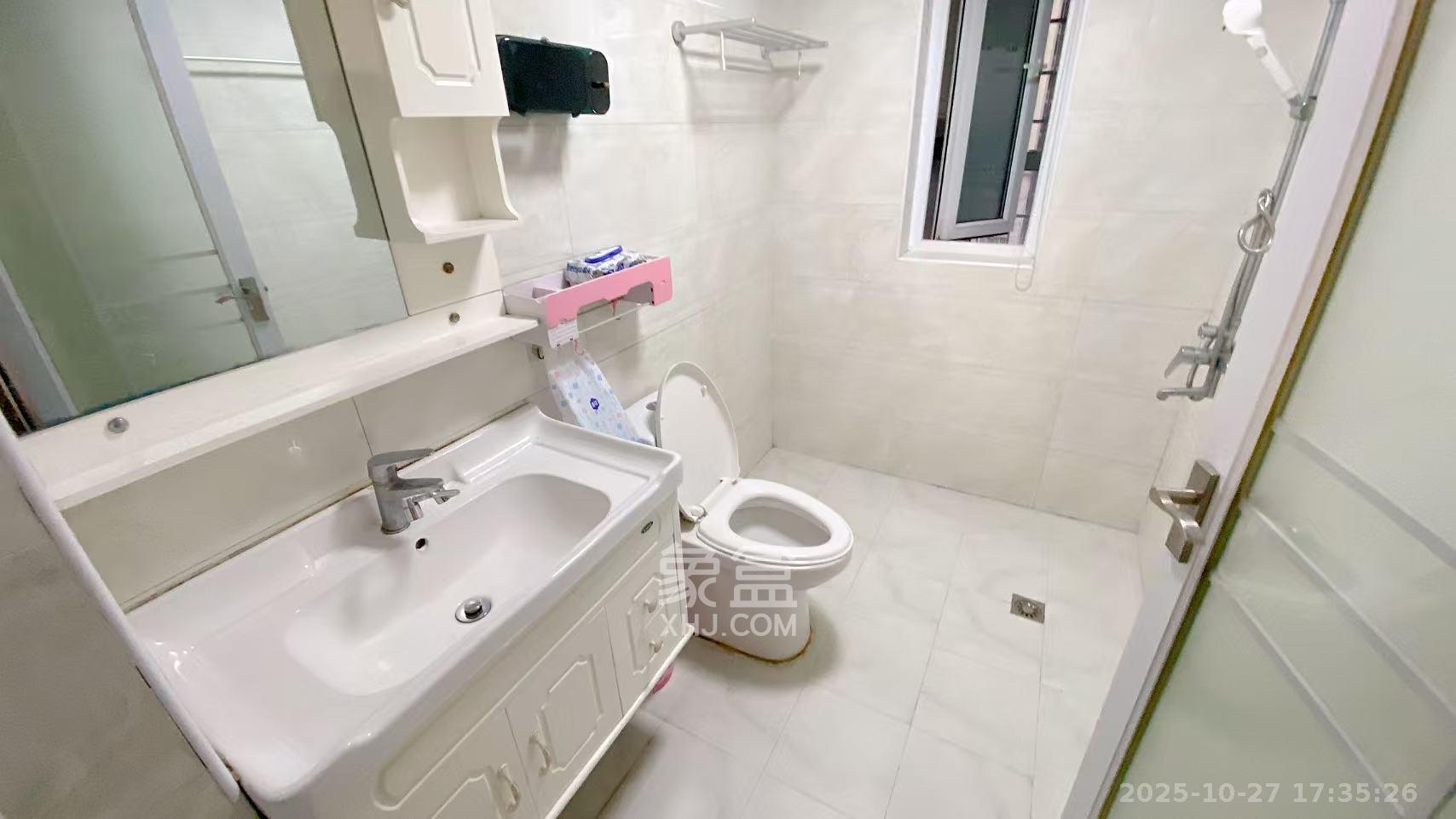 万国城(当代满庭春MOMA)三期  3室2厅2卫    2650.0元/月 万国城(当代满庭春MOMA)三期  3室2厅2卫    2650.0元/月室内图