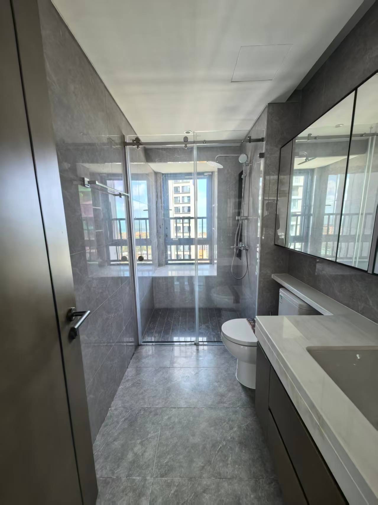 仁恒滨江园（一.二期）  3室2厅2卫    268.0万客厅