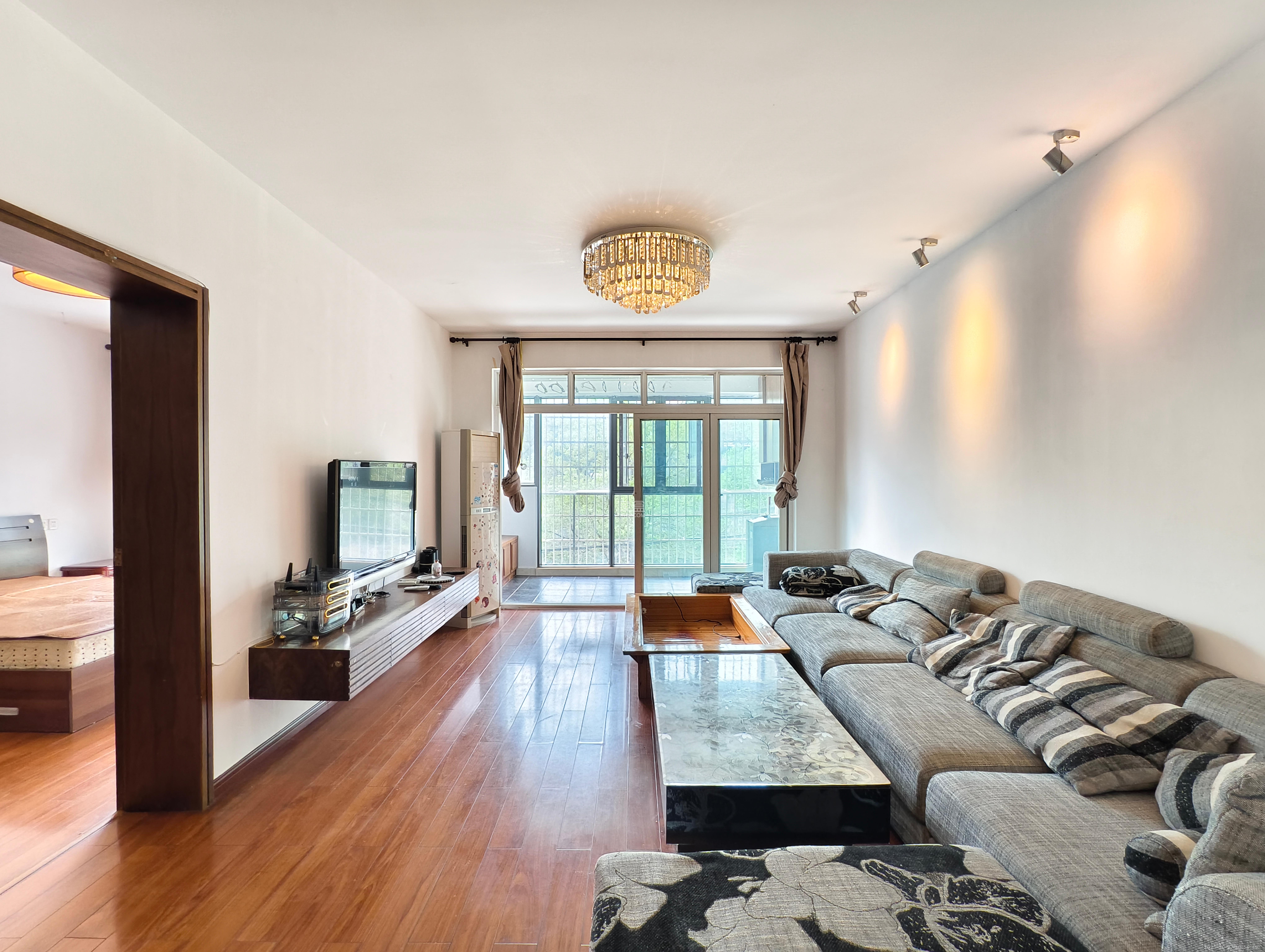 金色山庄  3室2厅1卫    2600.0元/月 金色山庄  3室2厅1卫    2600.0元/月