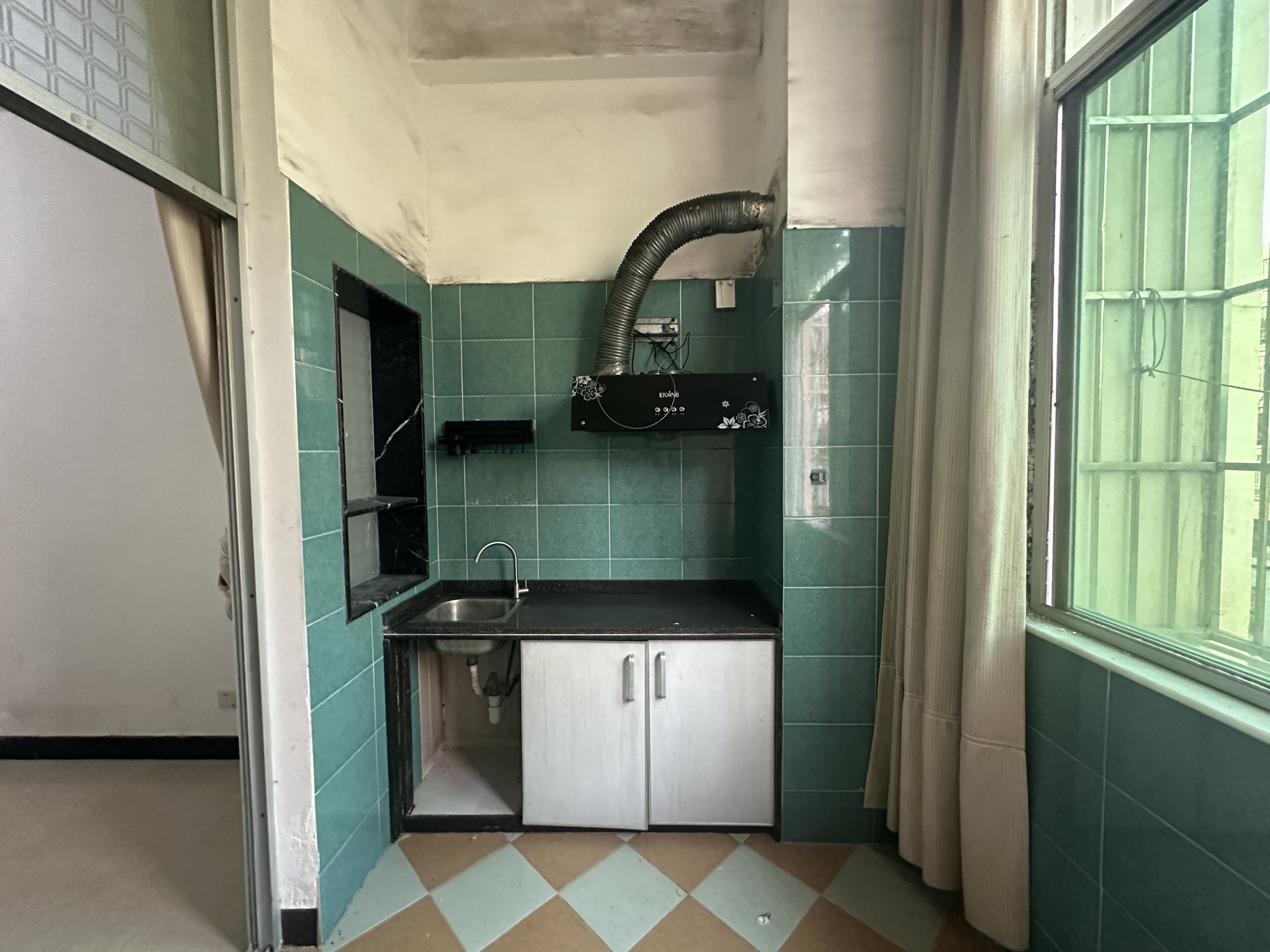 嘉茂大厦  1室0厅1卫    1000.0元/月 嘉茂大厦  1室0厅1卫    1000.0元/月室内图