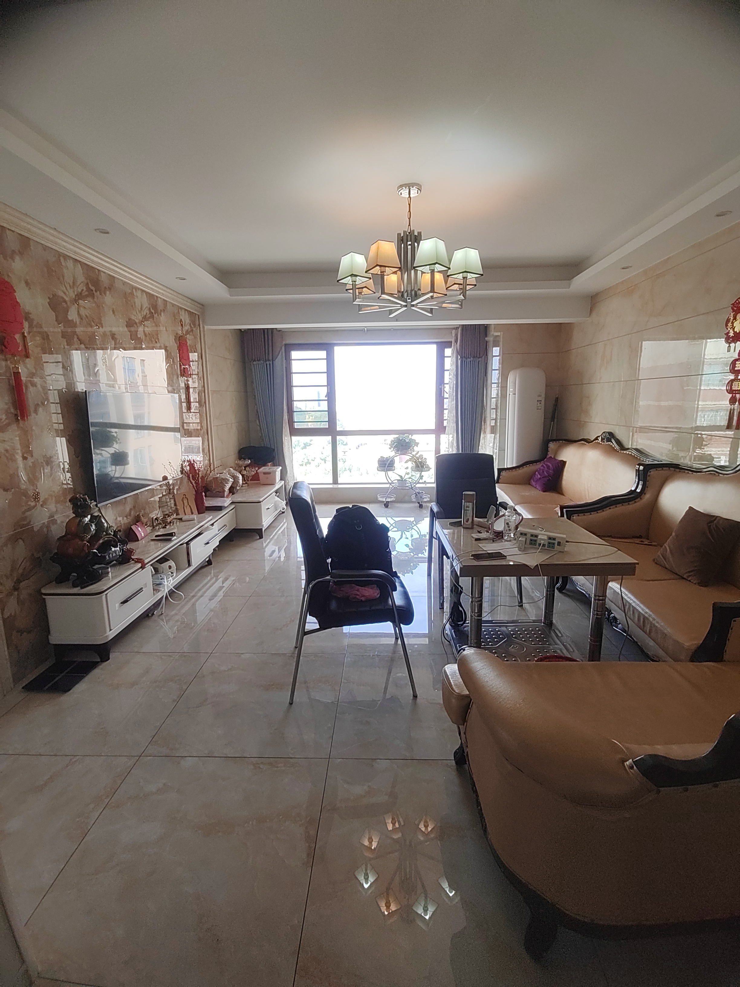 盛世时代广场  3室2厅2卫    82.8万客厅