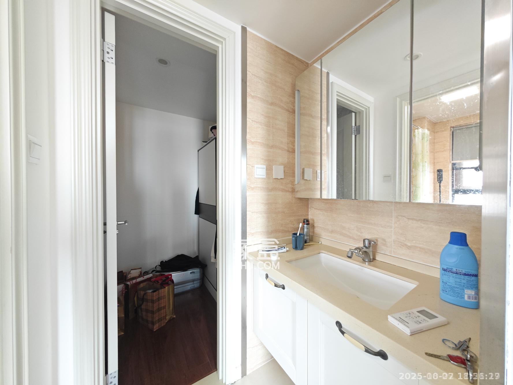 万科魅力之城观澜里  3室2厅2卫    2600.0元/月室内图