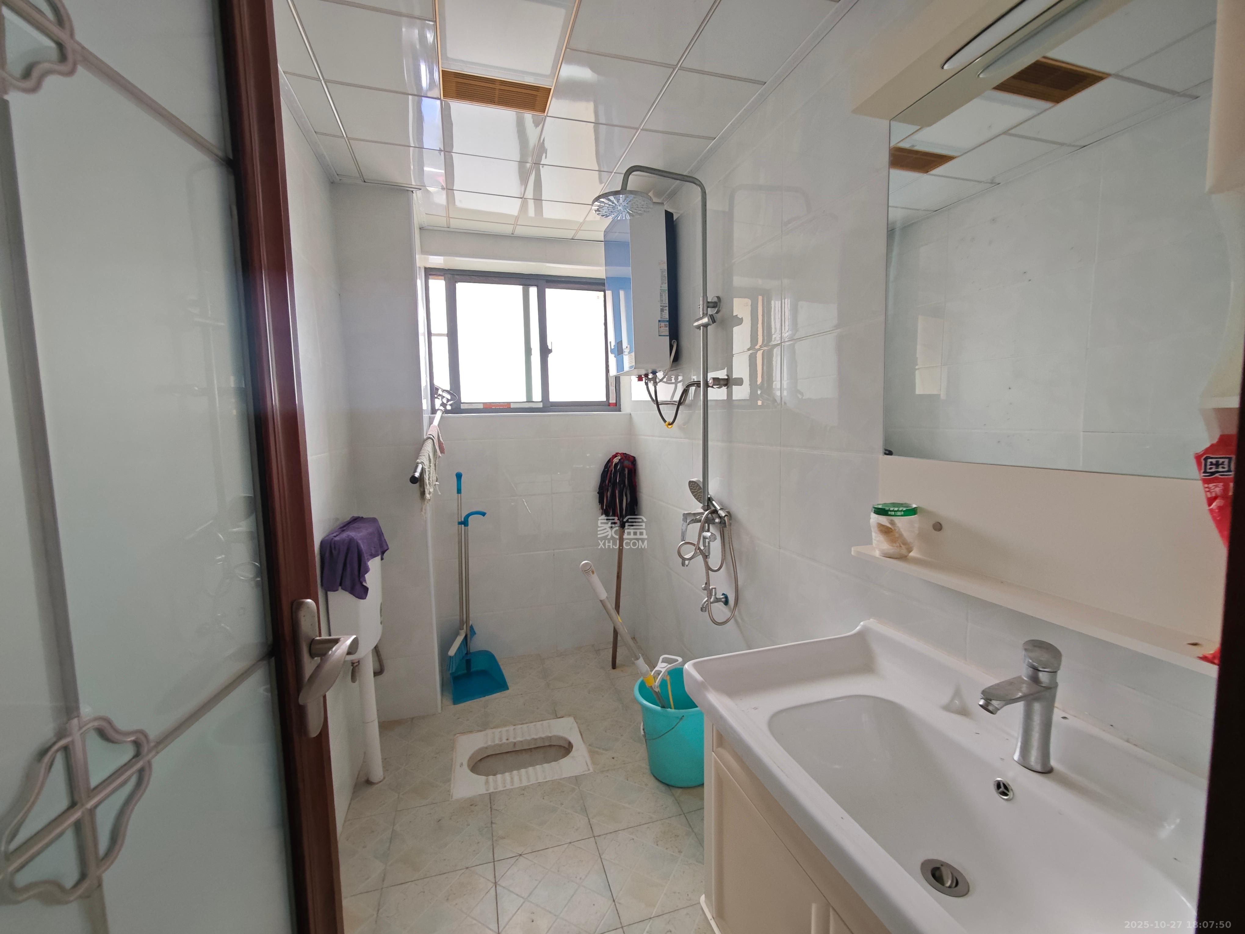 天麓尚层  3室2厅1卫    2300.0元/月室内图