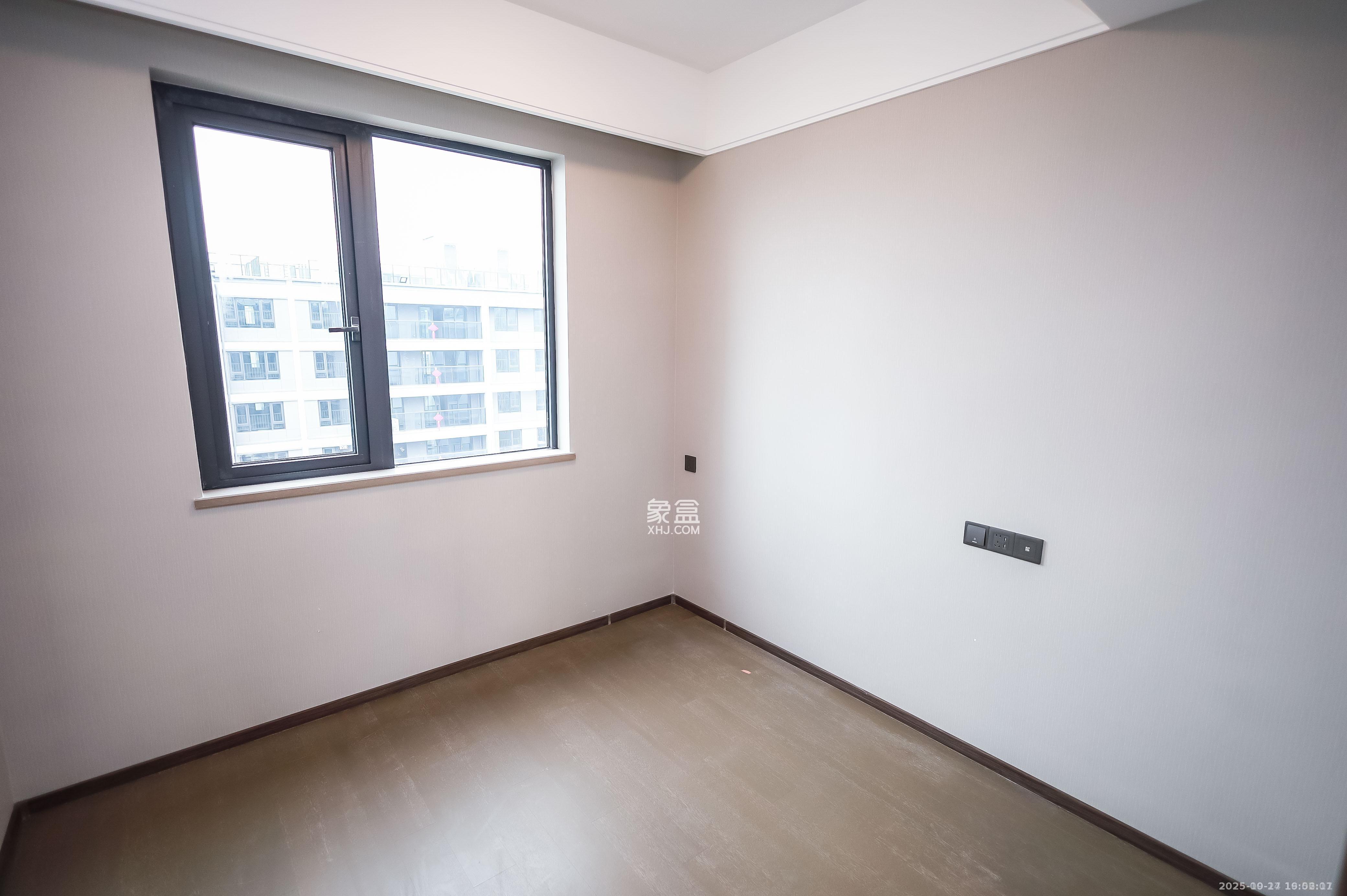 龙湖舜山府  4室2厅2卫    4200.0元/月室内图