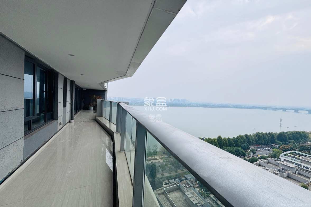 珠江颐德公馆 4室2厅3卫 8500.0元/月 珠江颐德公馆 4室2厅3卫 8500.0元/月室内图