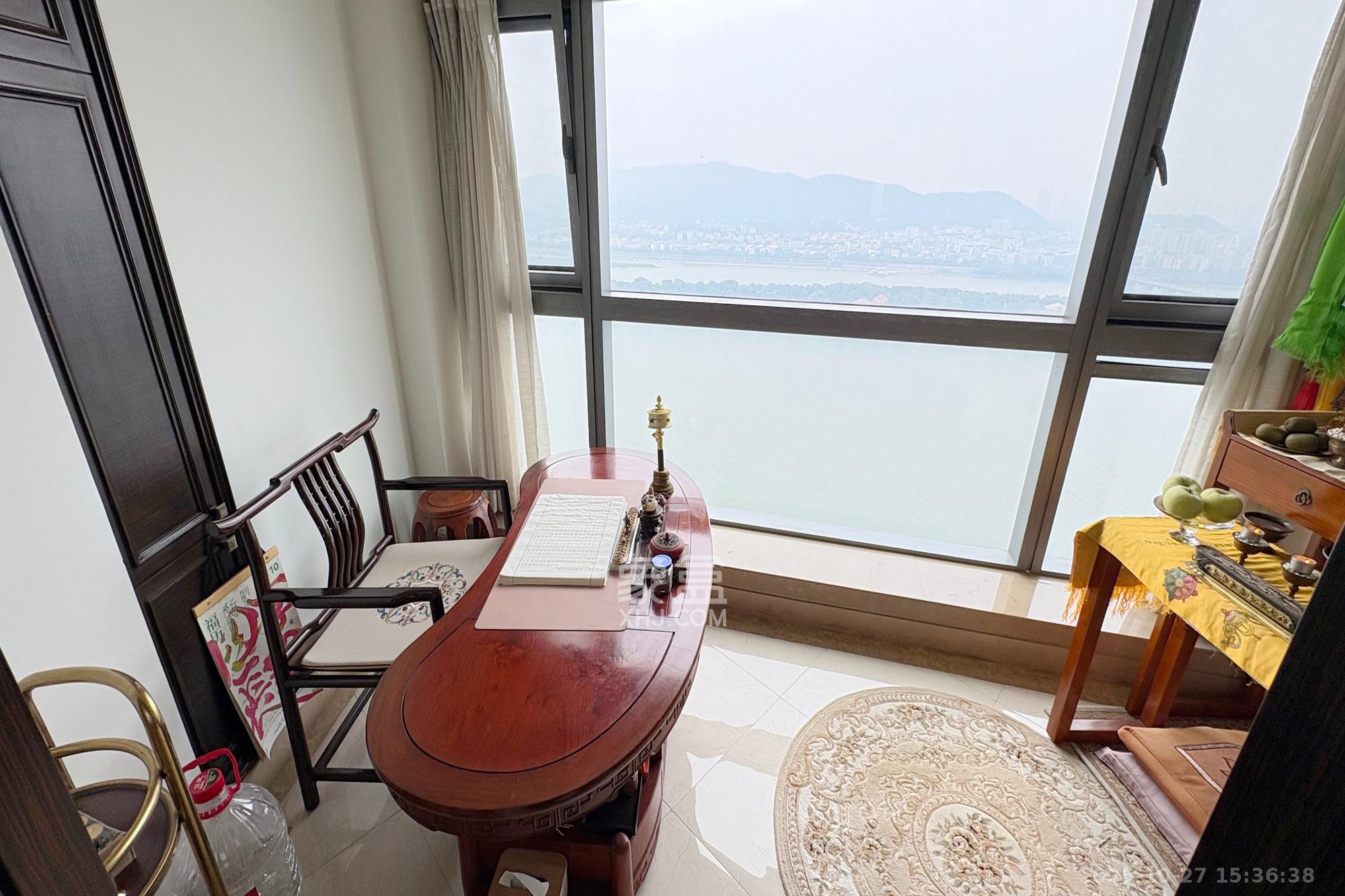 华远隆玺  4室2厅3卫    550.0万 华远隆玺  4室2厅3卫    550.0万阳台