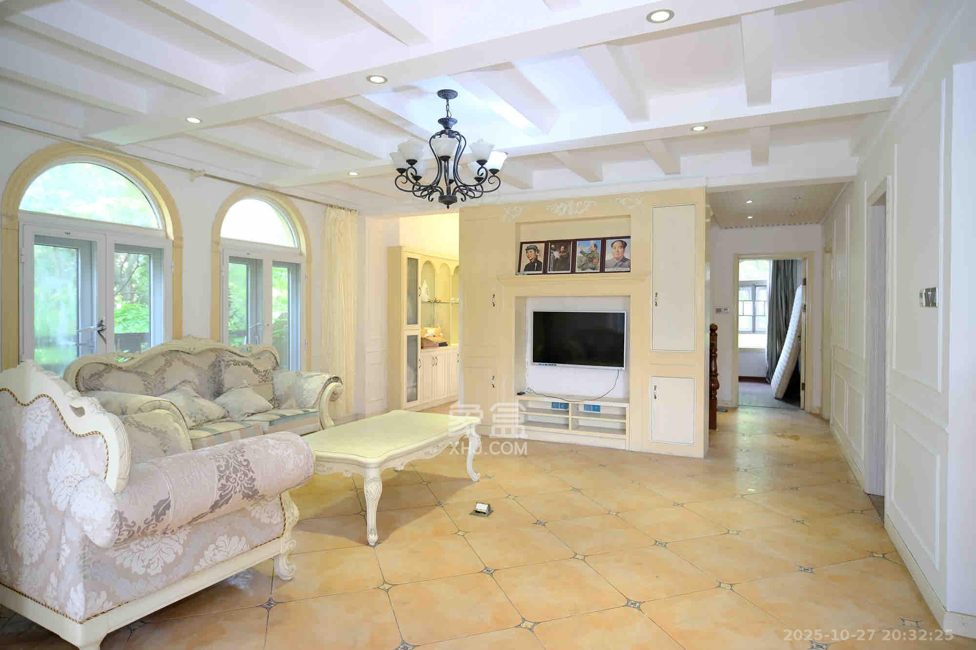 郡原居里  4室2厅2卫    3200.0元/月 郡原居里  4室2厅2卫    3200.0元/月室内图