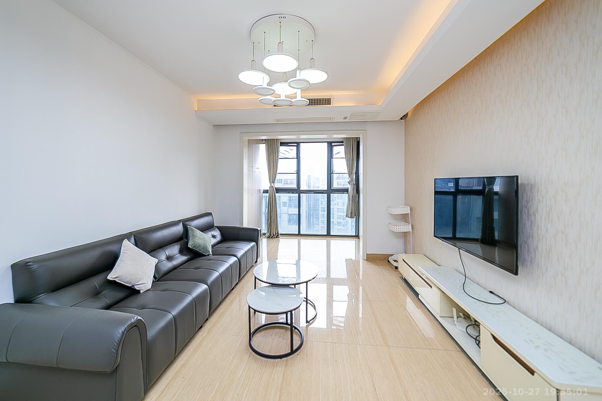 通用时代国际社区  3室2厅1卫    120.0万 通用时代国际社区  3室2厅1卫    120.0万客厅