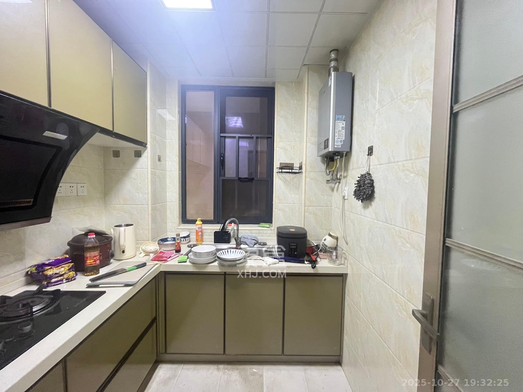 爵世名邸东湖(东湖壹号企业总部基地)  2室2厅1卫    1500.0元/月 爵世名邸东湖(东湖壹号企业总部基地)  2室2厅1卫    1500.0元/月室内图