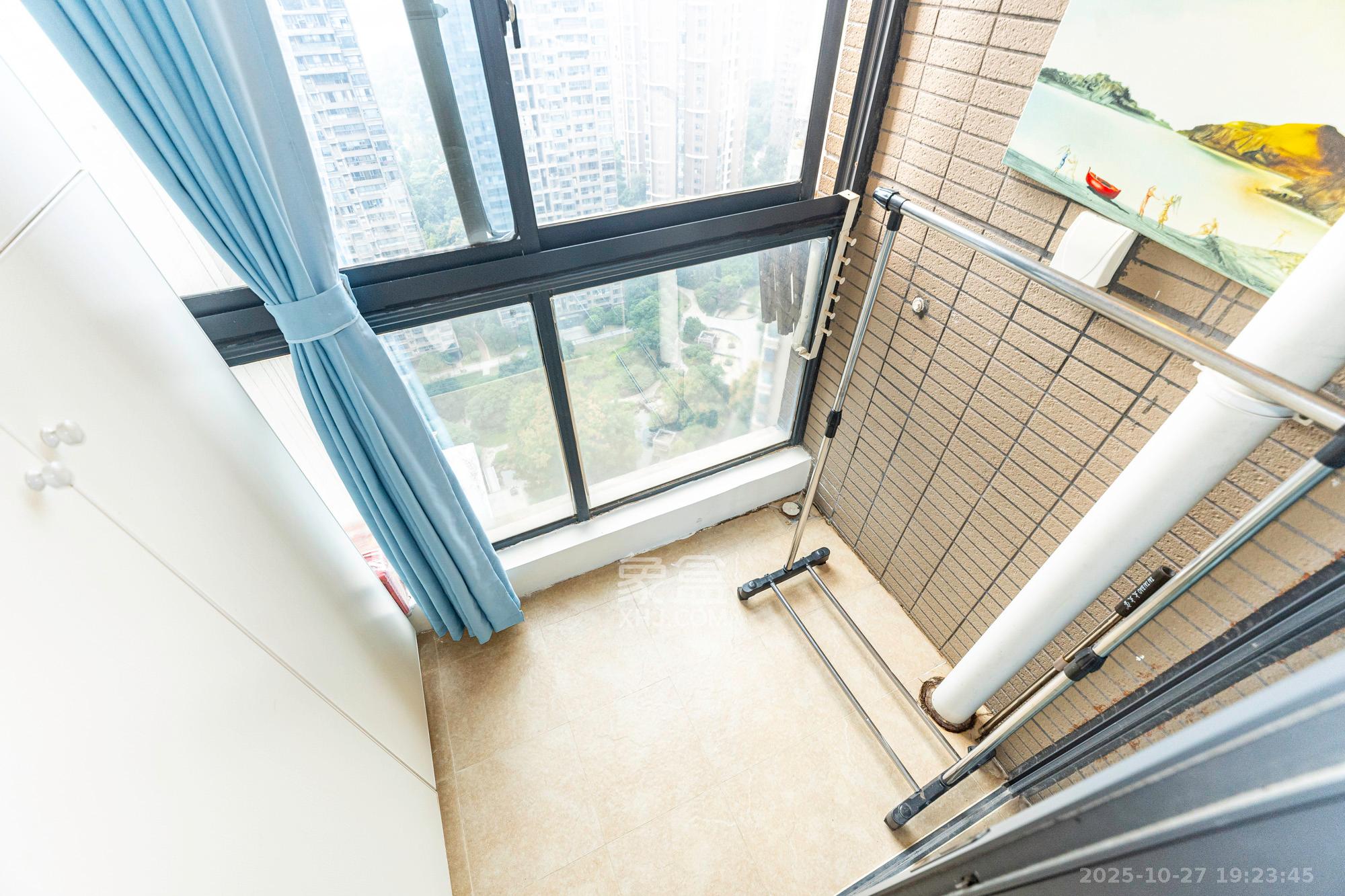 藏珑湖上国际花园  1室1厅1卫    43.0万其他