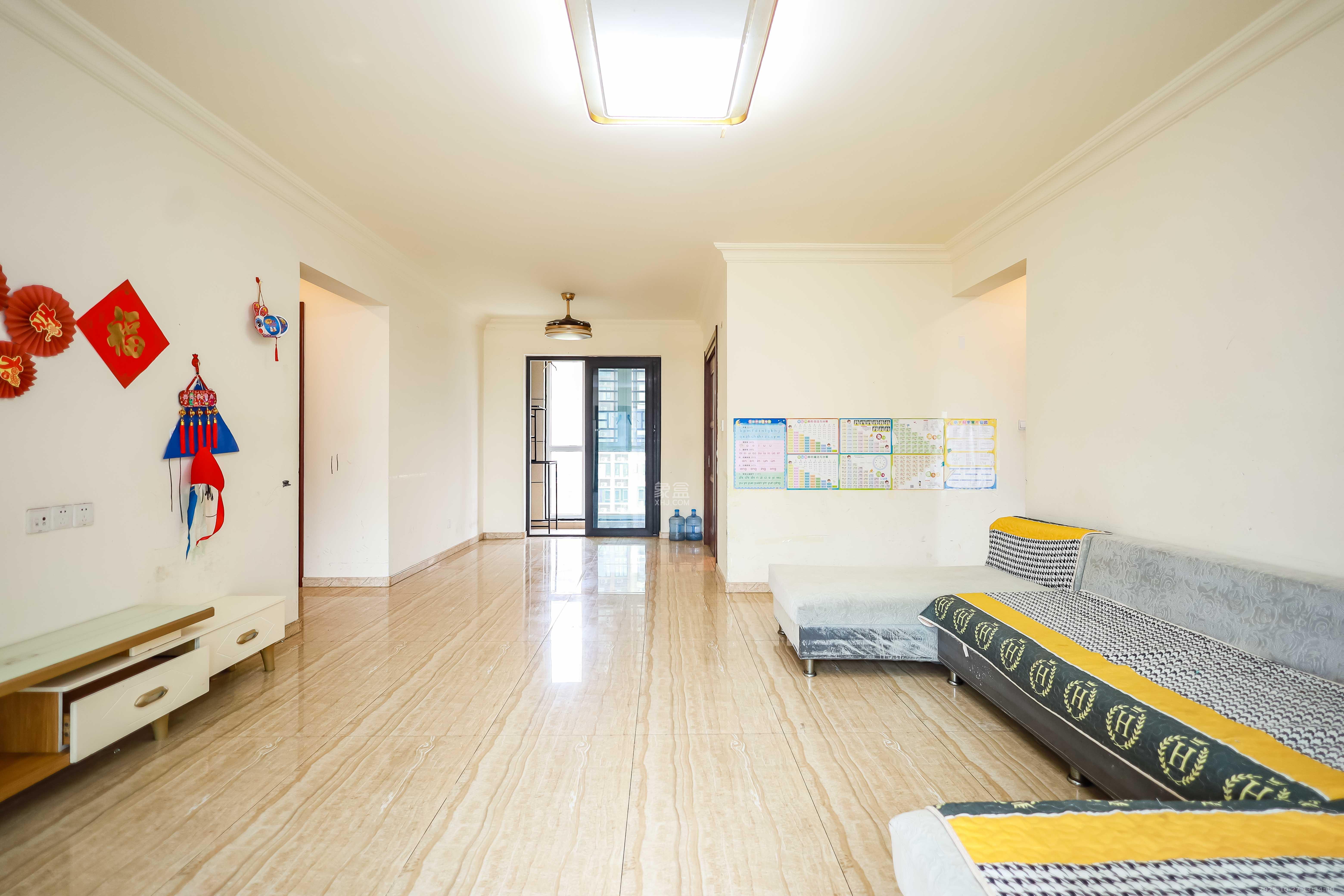 碧桂园荟隽棠 4室2厅2卫 132.0万 碧桂园荟隽棠 4室2厅2卫 132.0万客厅