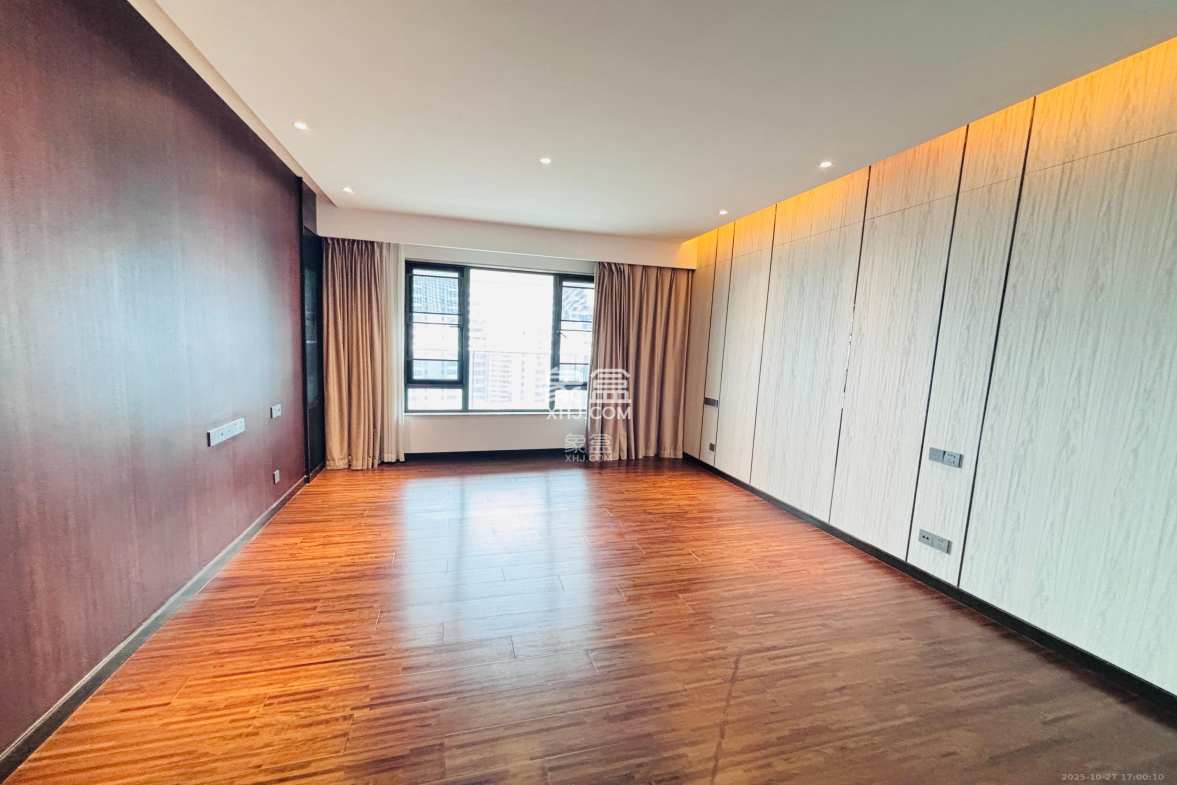 珠江颐德公馆 4室2厅3卫 8500.0元/月 珠江颐德公馆 4室2厅3卫 8500.0元/月室内图