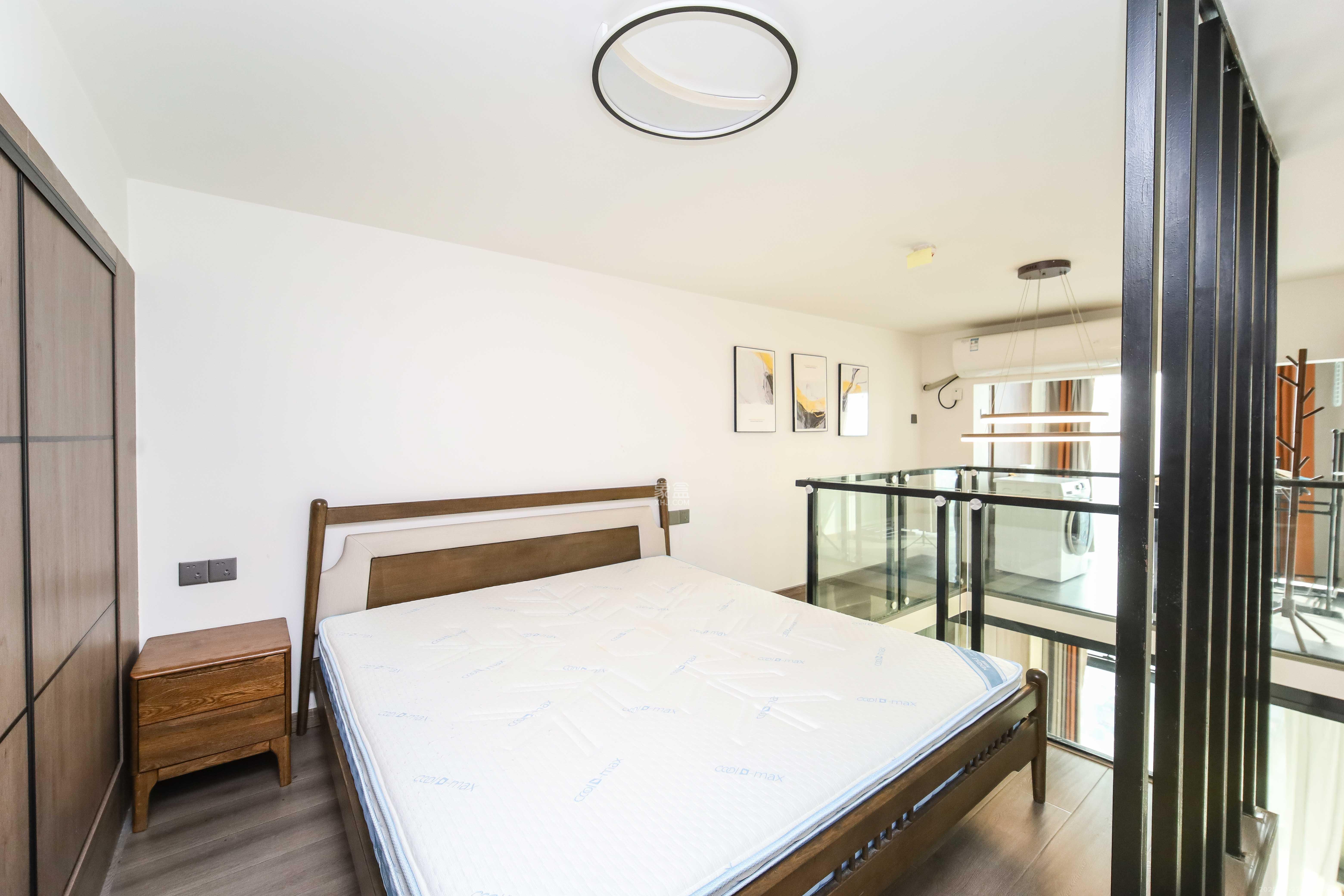 东盈商业广场（华泉城市广场）  1室1厅1卫    39.0万卧室