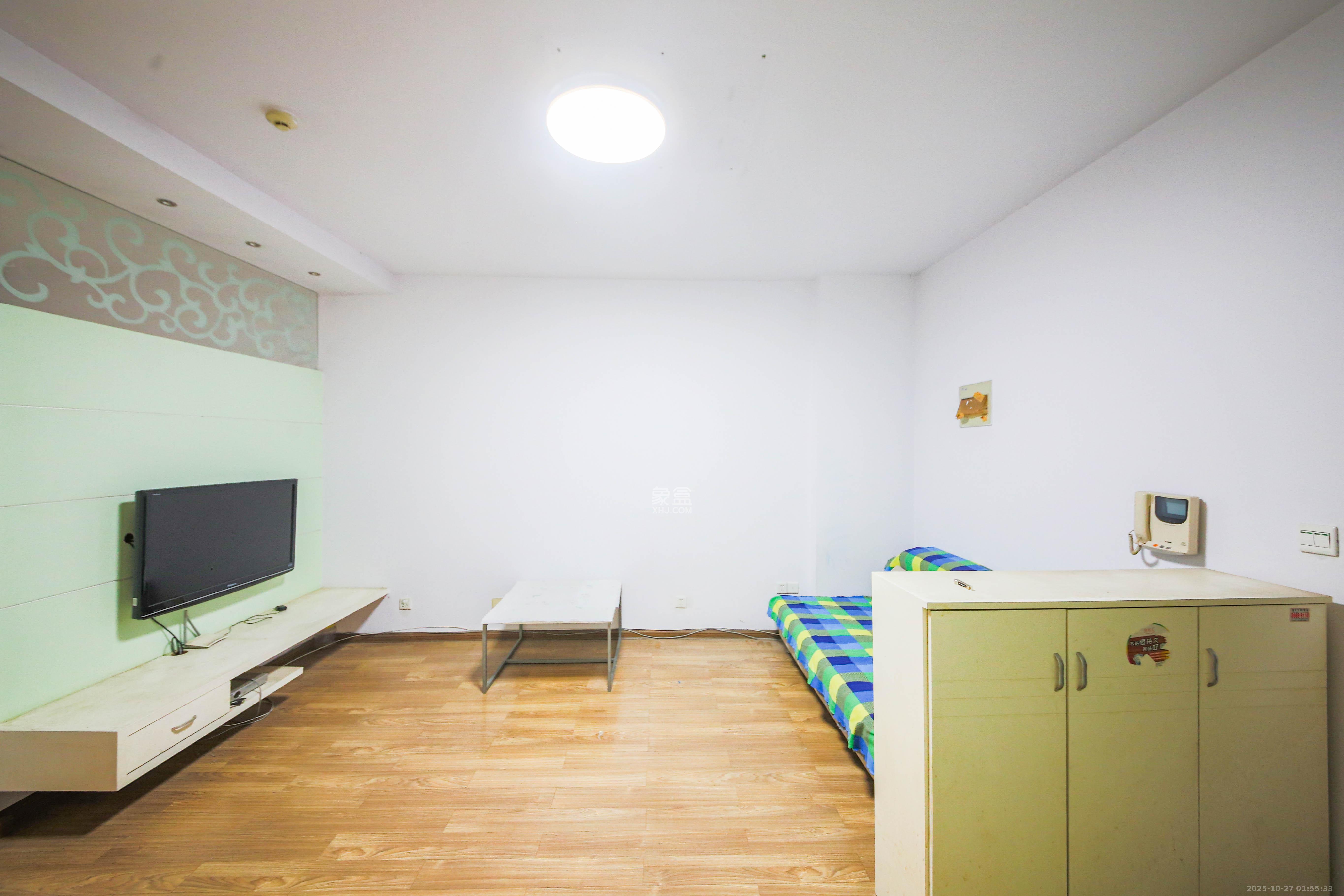 满庭芳小区  1室1厅1卫    50.0万客厅