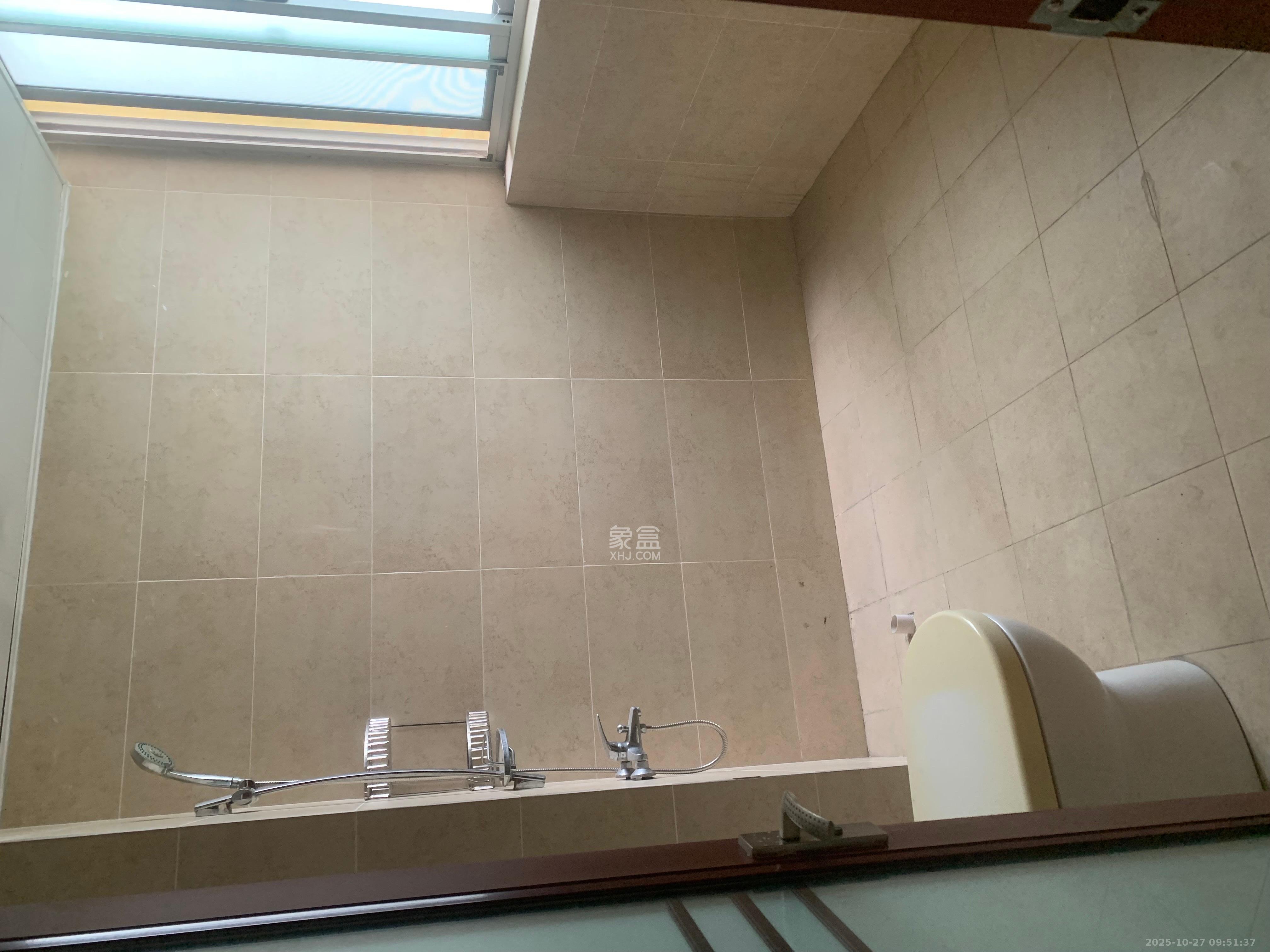 佳馨园 5室2厅2卫 4600.0元/月 佳馨园 5室2厅2卫 4600.0元/月室内图