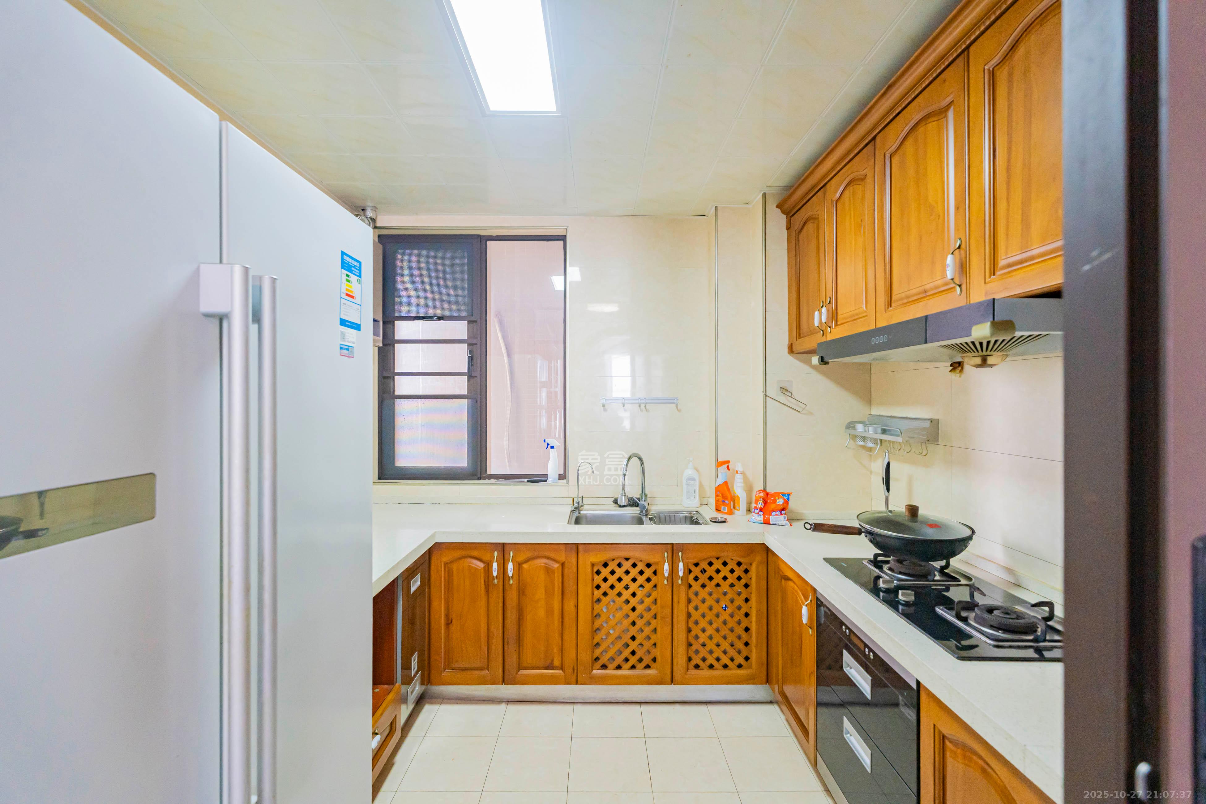 海洋半岛（月珑湾）  3室2厅2卫    115.0万厨房