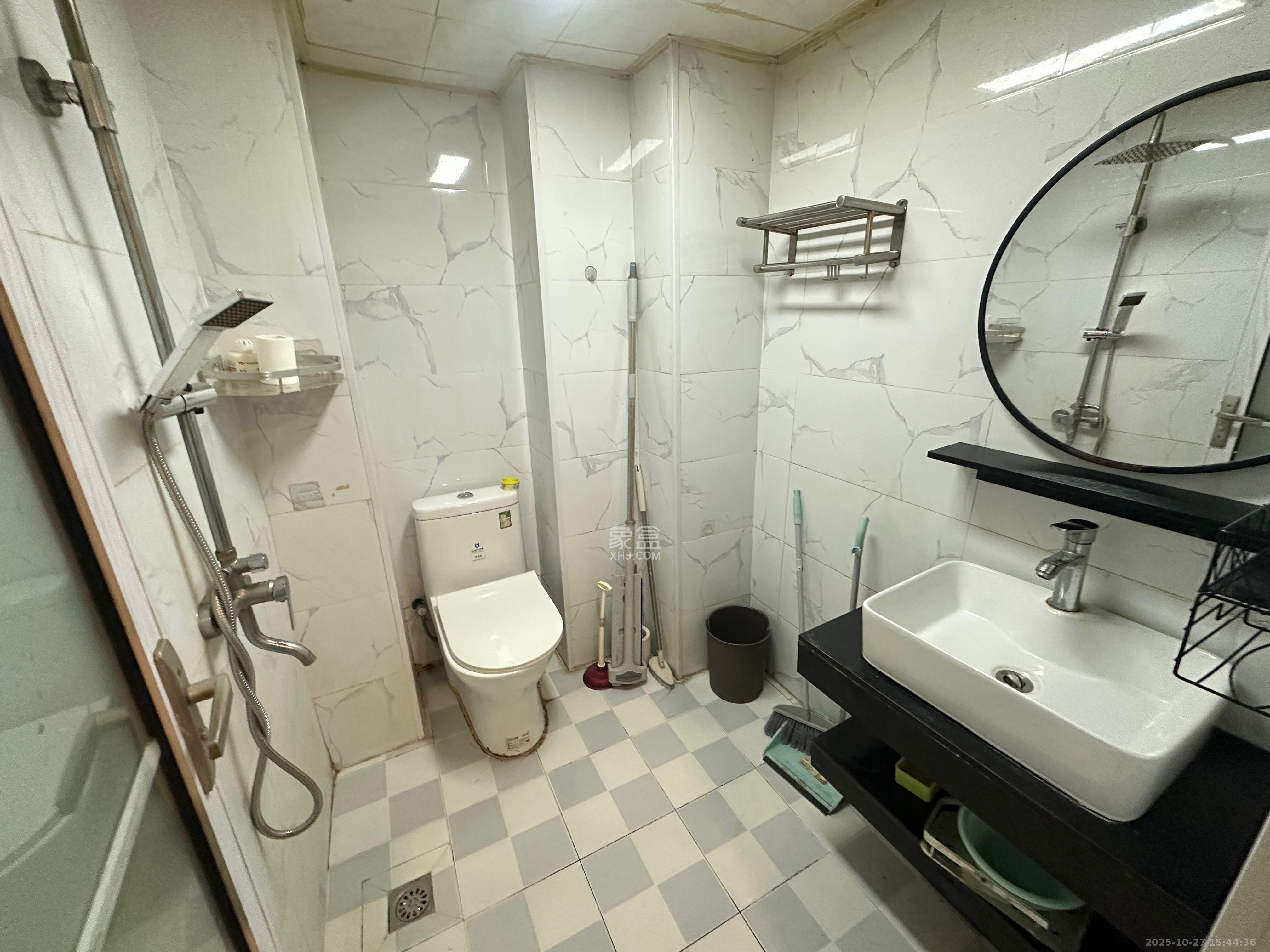 国泰九龙湾  1室1厅1卫    1400.0元/月 国泰九龙湾  1室1厅1卫    1400.0元/月室内图