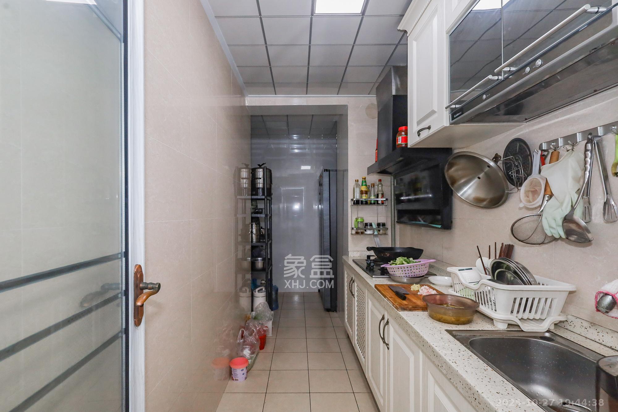 当代滨江MOMA 3室2厅1卫 120.0万 当代滨江MOMA 3室2厅1卫 120.0万厨房