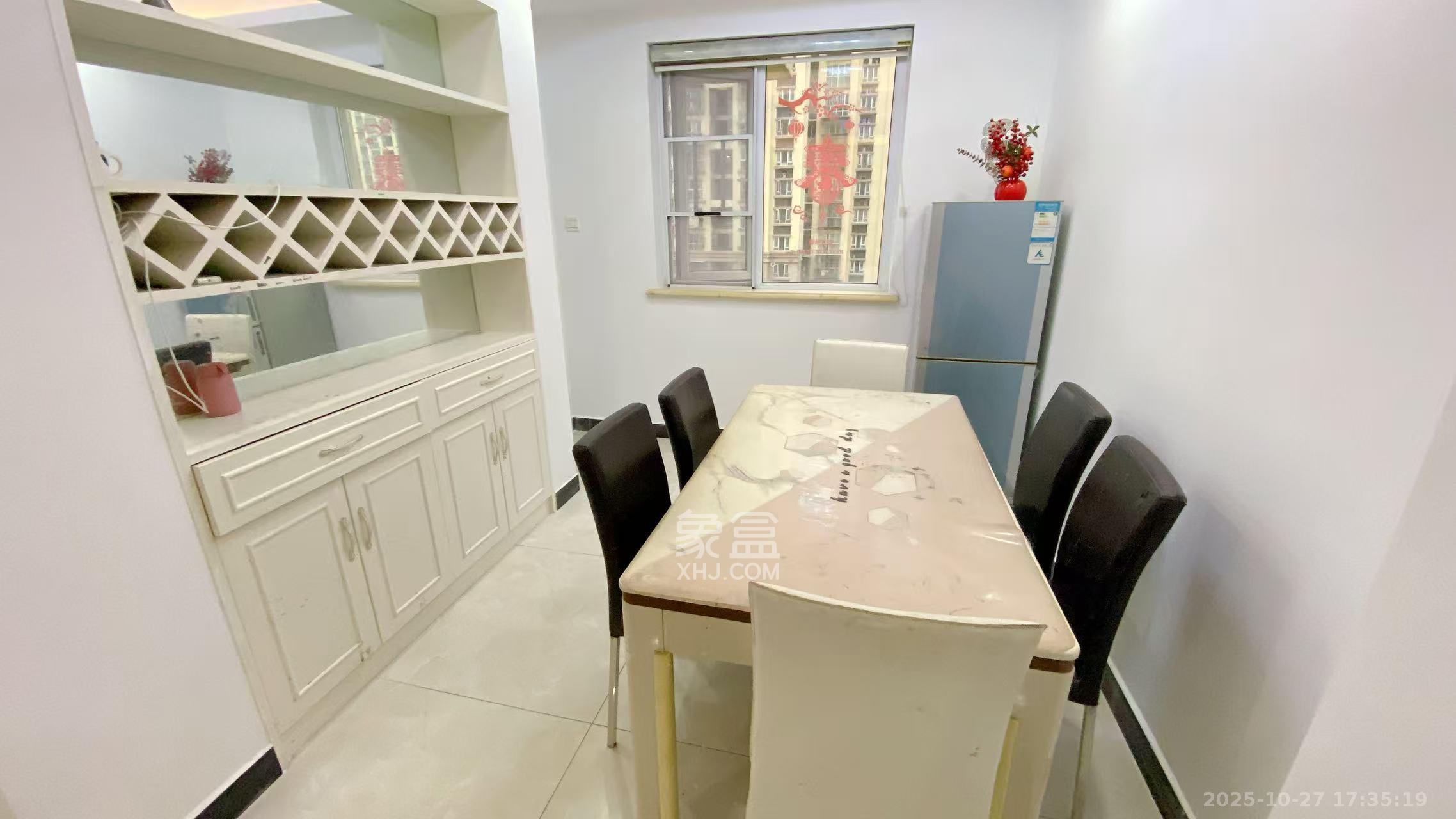 万国城(当代满庭春MOMA)三期  3室2厅2卫    2650.0元/月 万国城(当代满庭春MOMA)三期  3室2厅2卫    2650.0元/月室内图