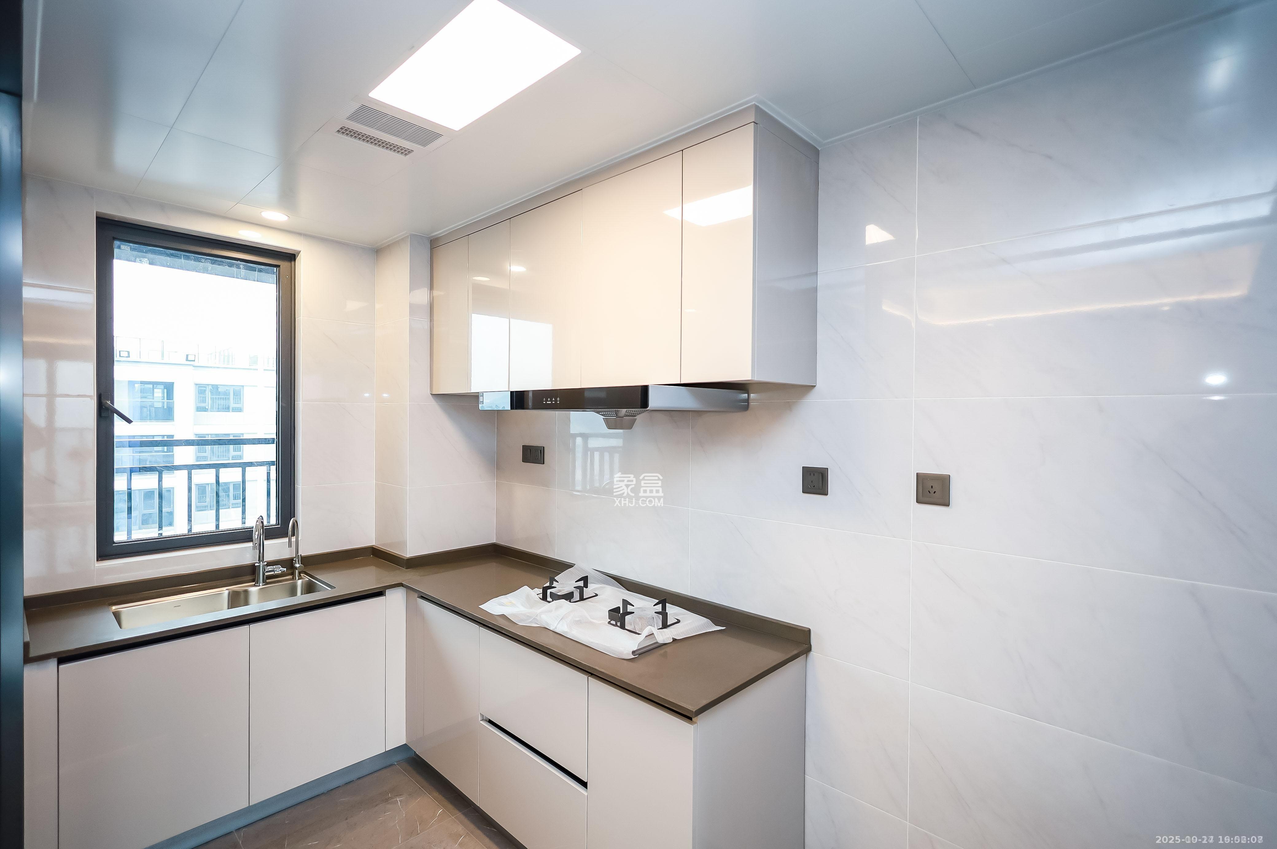 龙湖舜山府  4室2厅2卫    4200.0元/月室内图