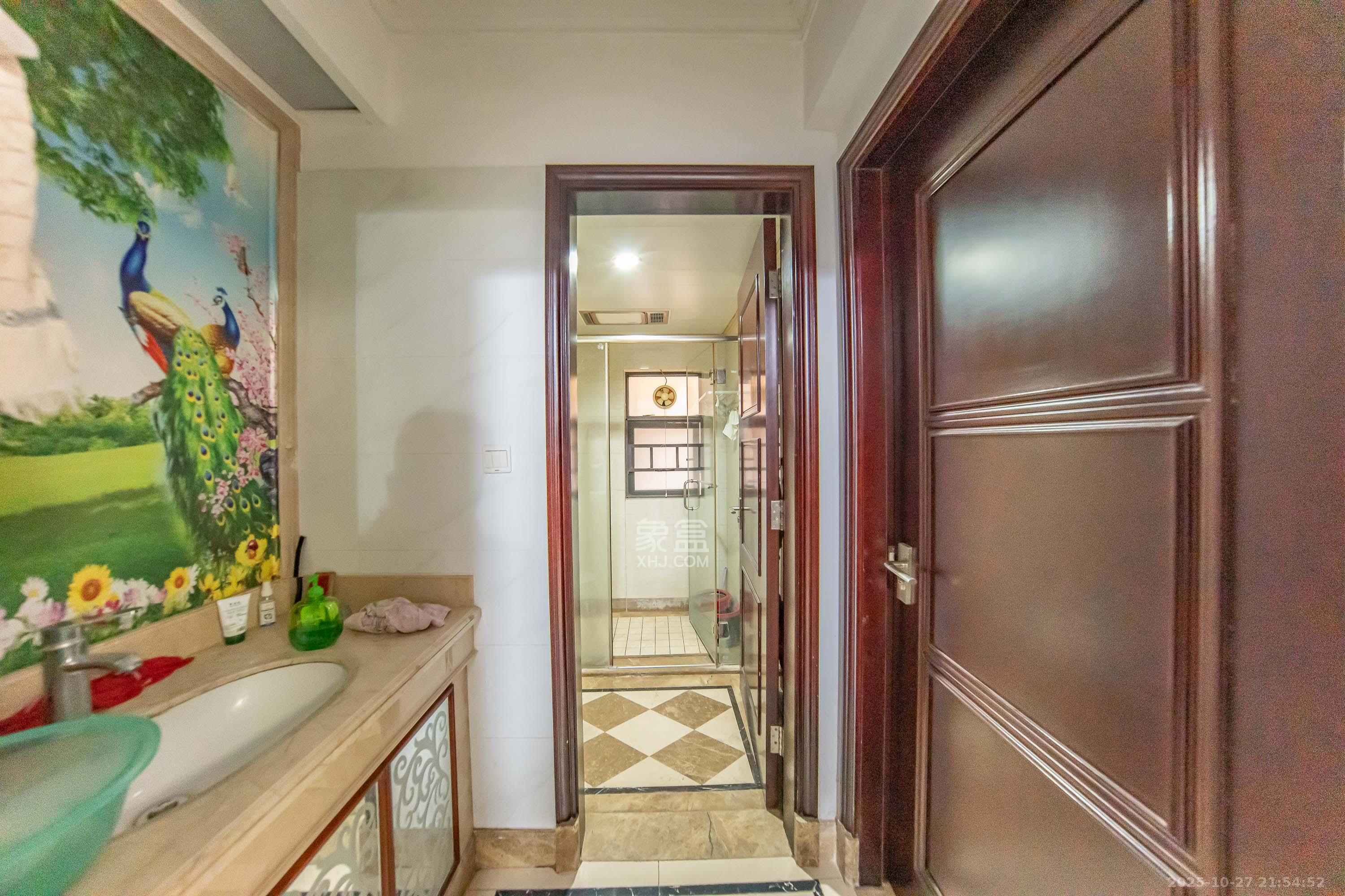 中海国际一期  3室2厅1卫    62.8万卫生间