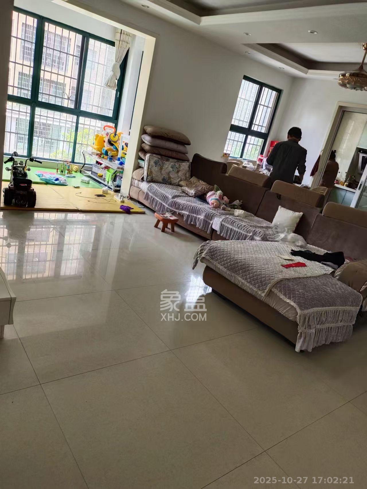 金霞山一号  3室2厅2卫    50.0万 金霞山一号  3室2厅2卫    50.0万室内图1