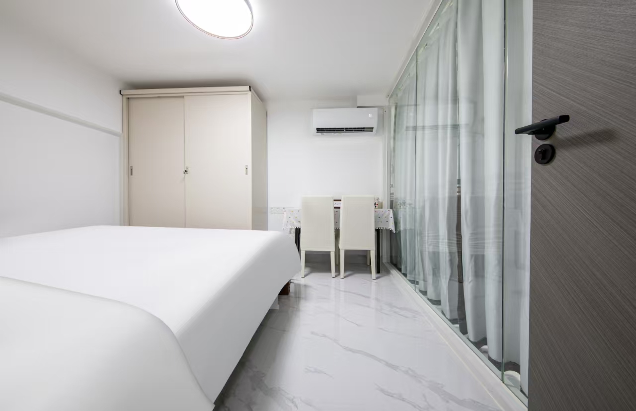 绿地海长流五期（绿地缤纷城）  2室2厅1卫    1900.0元/月室内图