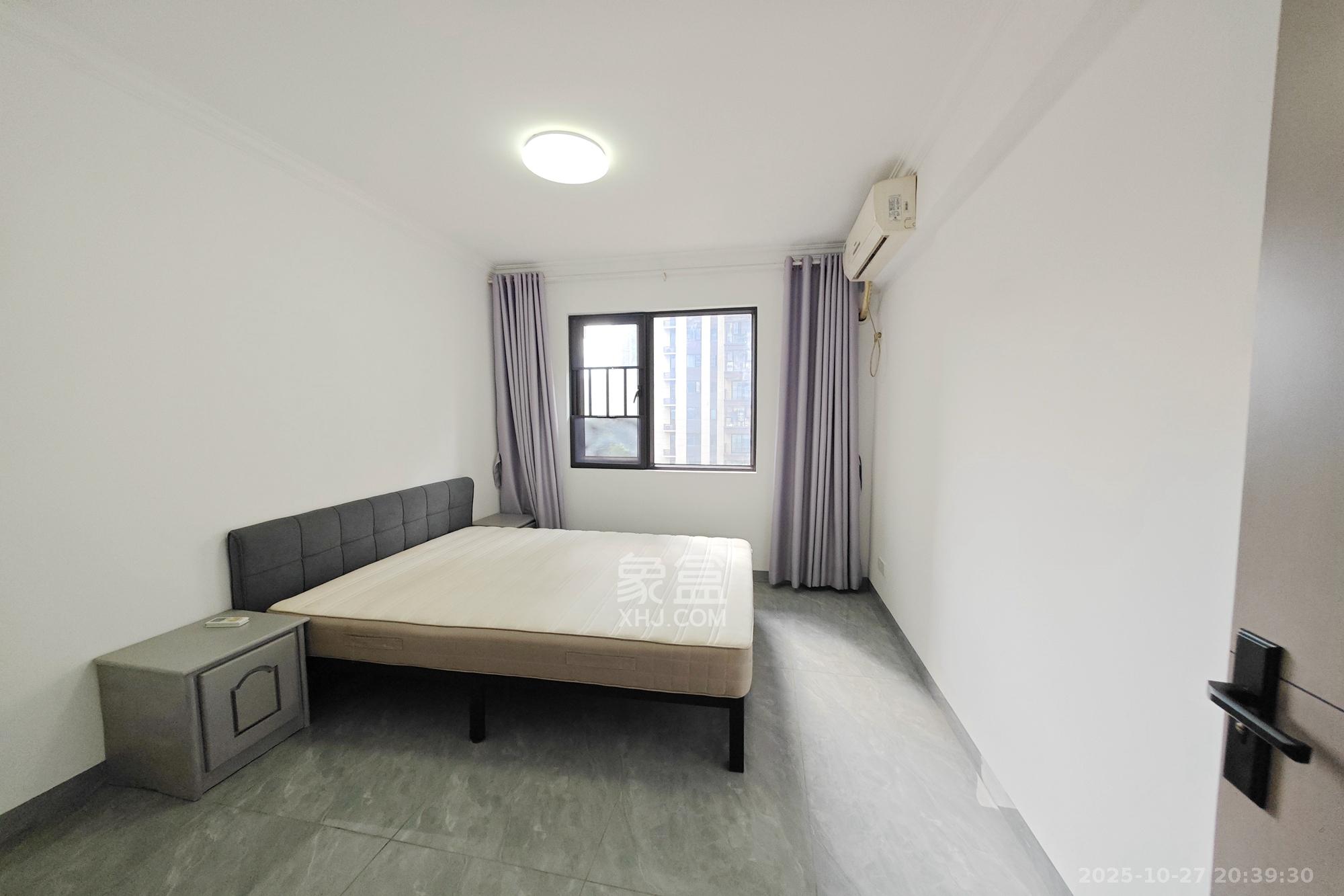 保利大都汇四期  3室2厅1卫    129.0万 保利大都汇四期  3室2厅1卫    129.0万卧室