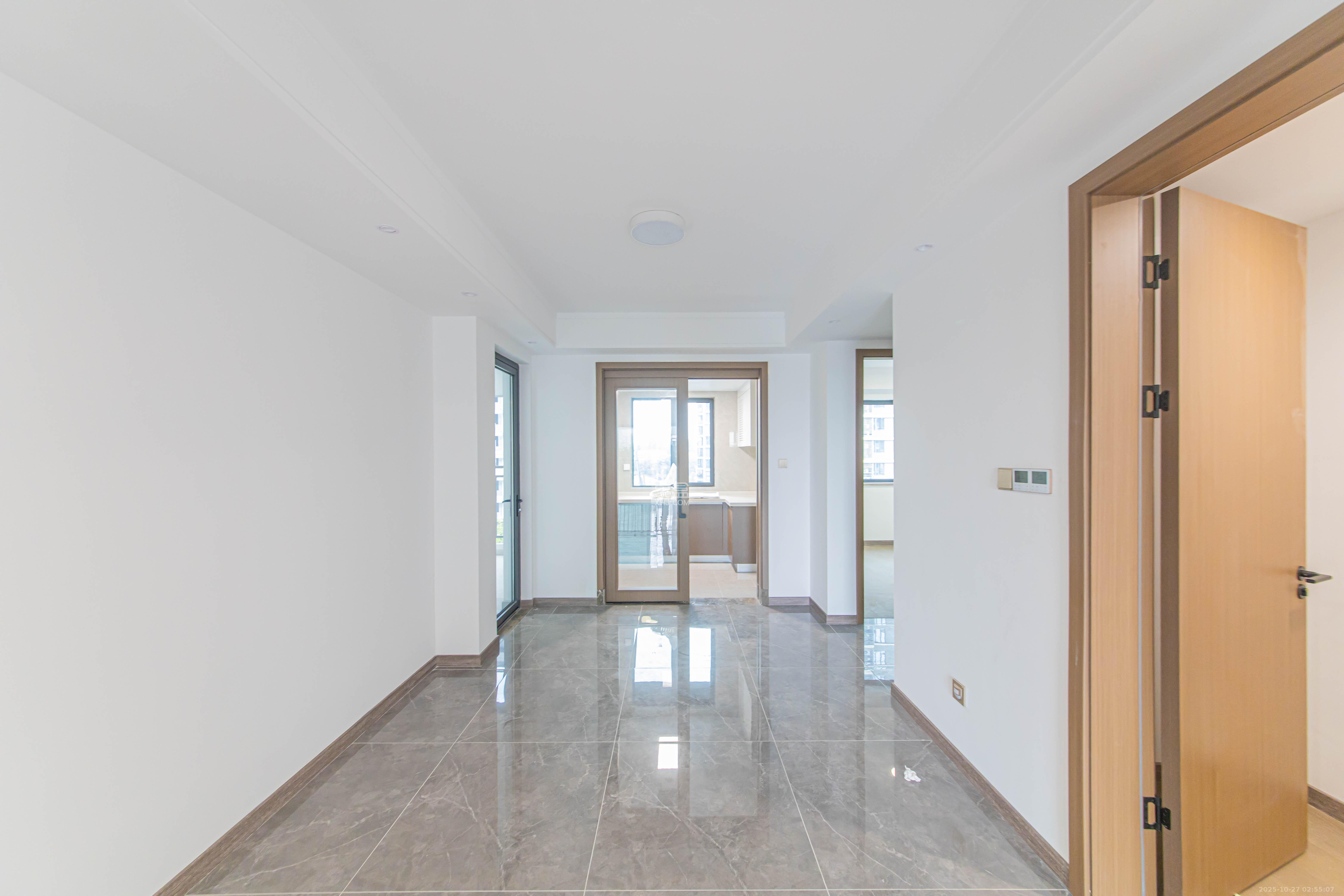 江悦和鸣 4室2厅2卫 222.0万 江悦和鸣 4室2厅2卫 222.0万客厅