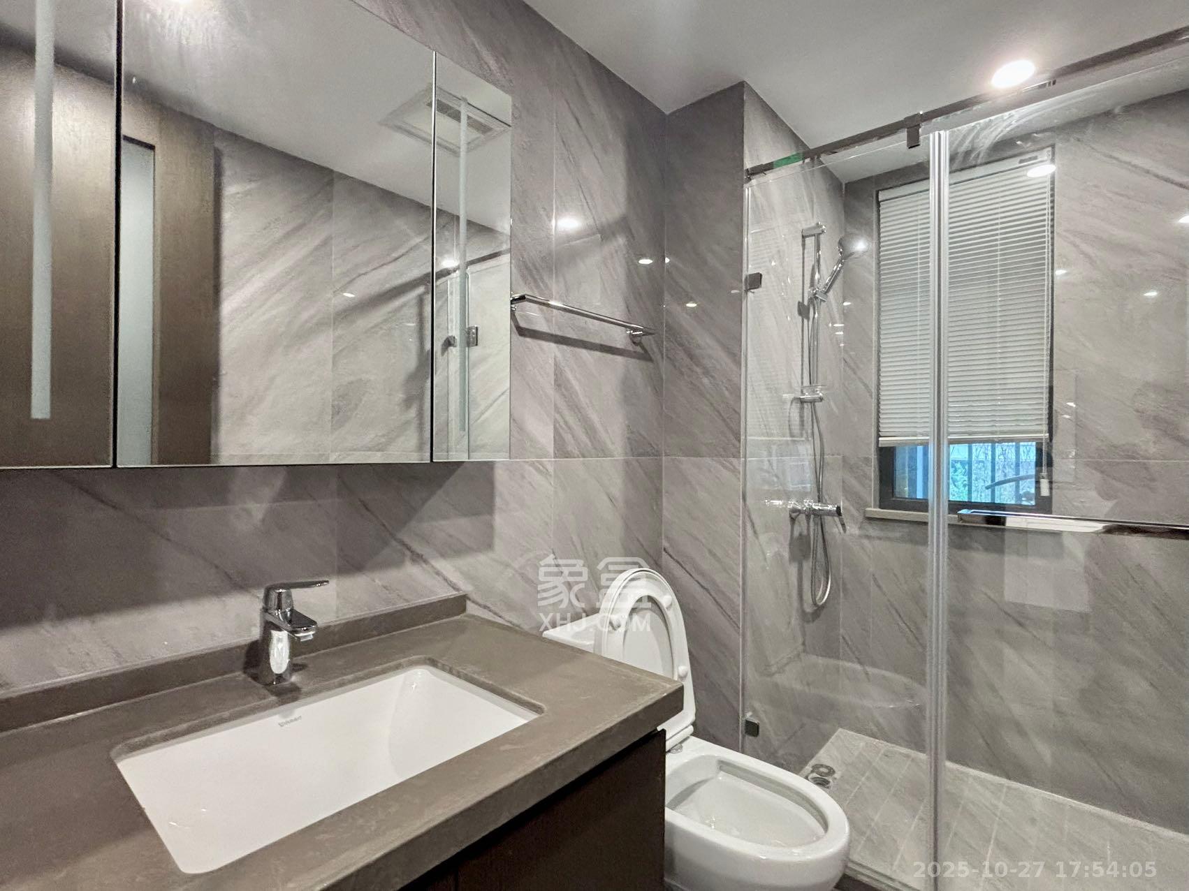 龙湖舜山府  4室2厅3卫    7000.0元/月室内图