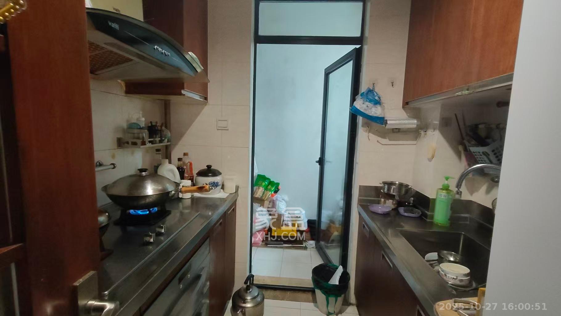 阳光100三期  3室2厅2卫    2700.0元/月 阳光100三期  3室2厅2卫    2700.0元/月室内图