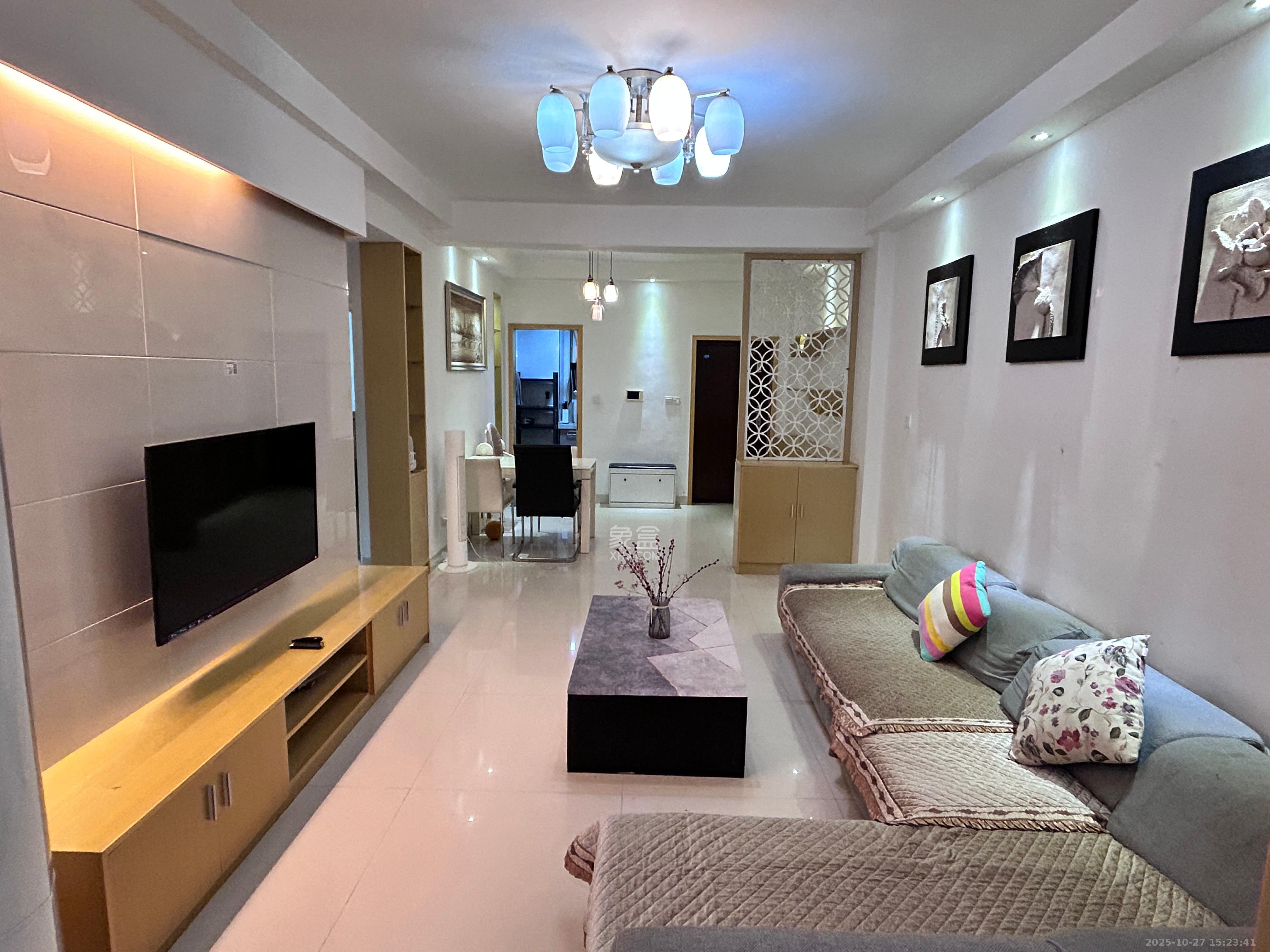 城市山水豪园(山水城市风景)  2室2厅1卫    2600.0元/月 城市山水豪园(山水城市风景)  2室2厅1卫    2600.0元/月室内图