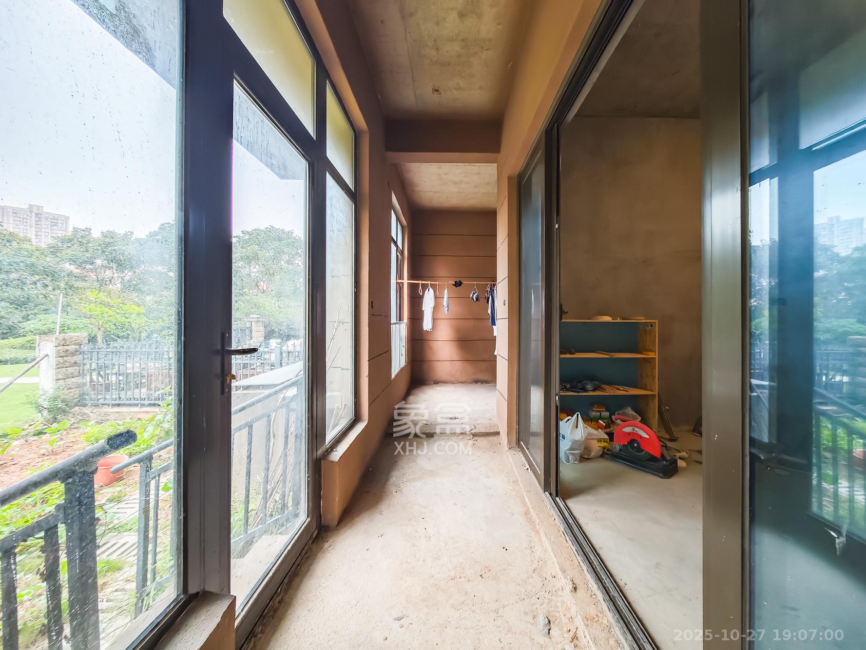 恒大御景天下城二期  3室2厅2卫    188.0万 恒大御景天下城二期  3室2厅2卫    188.0万阳台