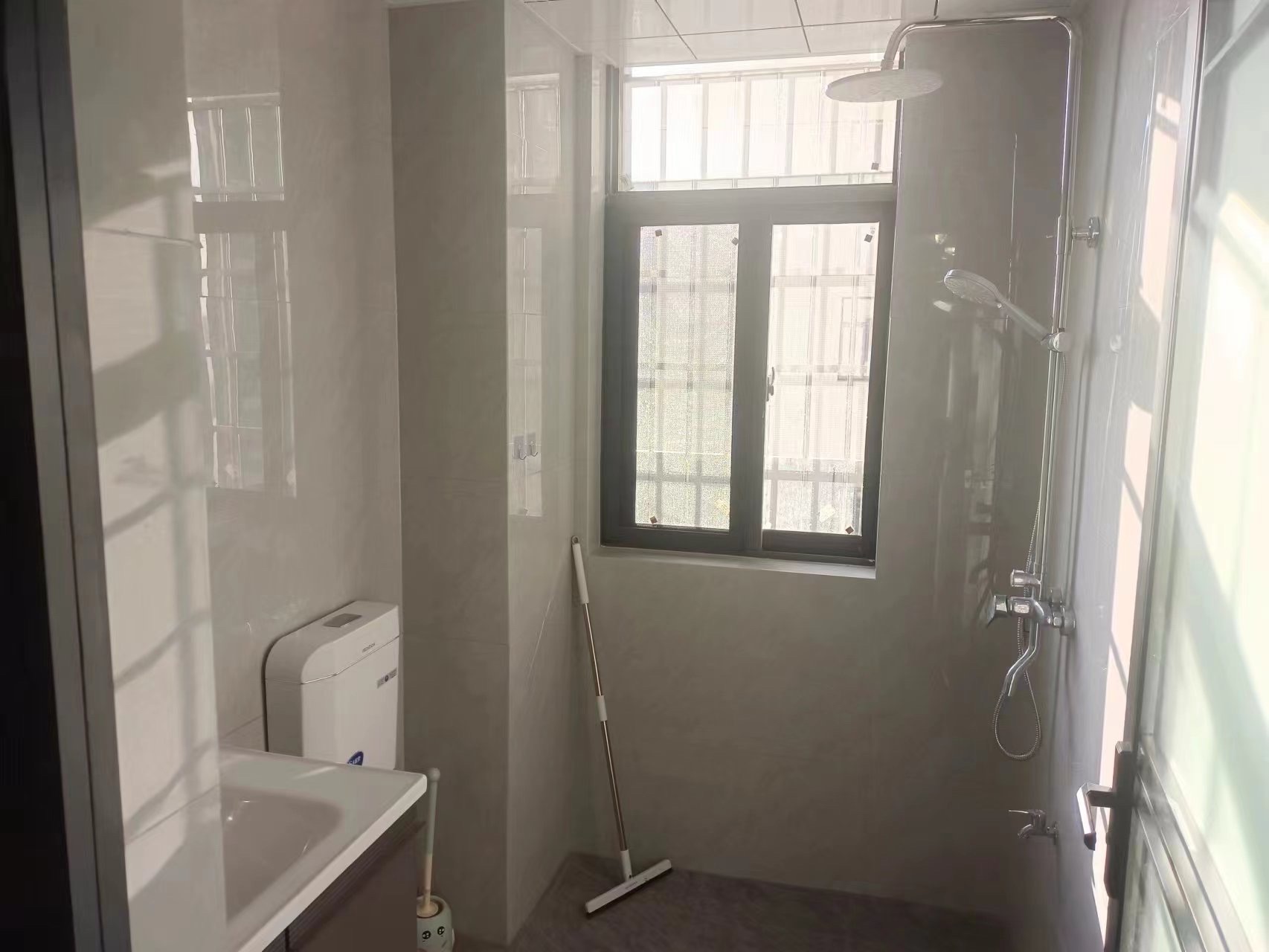 互助小区 1室0厅0卫 1300.0元/月 互助小区 1室0厅0卫 1300.0元/月室内图