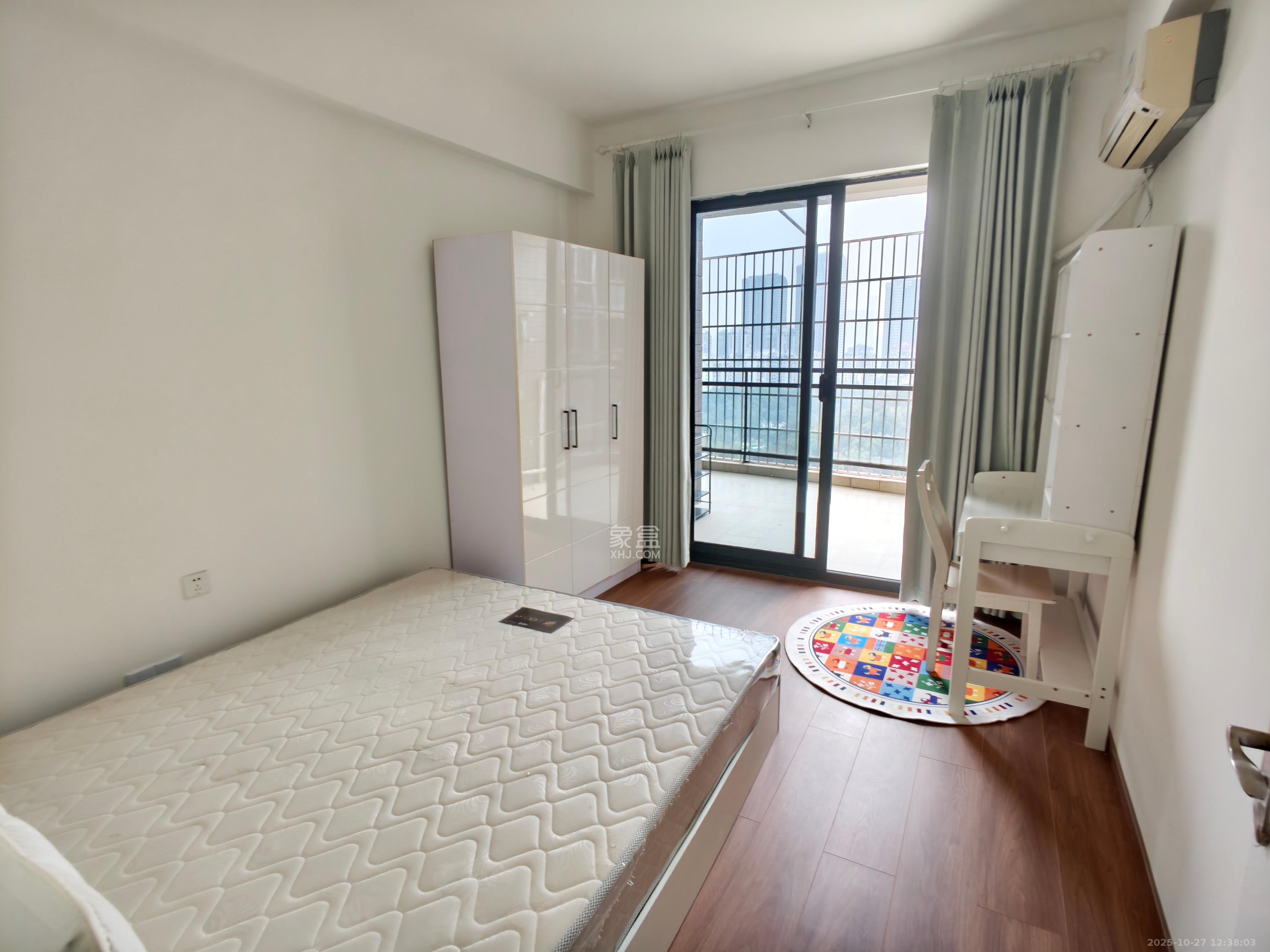 西山汇景一、二期  3室2厅2卫    4650.0元/月室内图