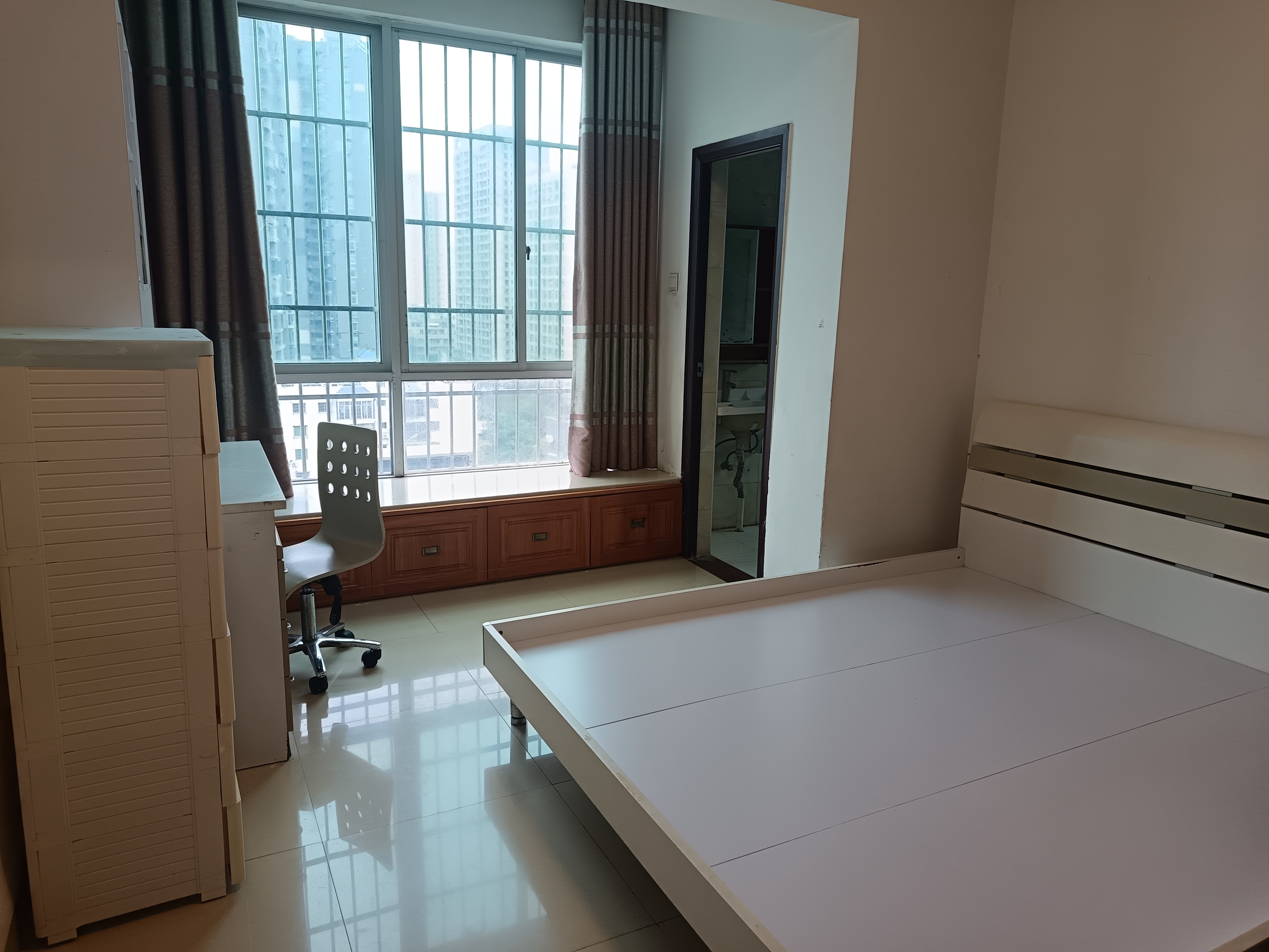 友谊华庭 3室2厅2卫 2500.0元/月 友谊华庭 3室2厅2卫 2500.0元/月室内图