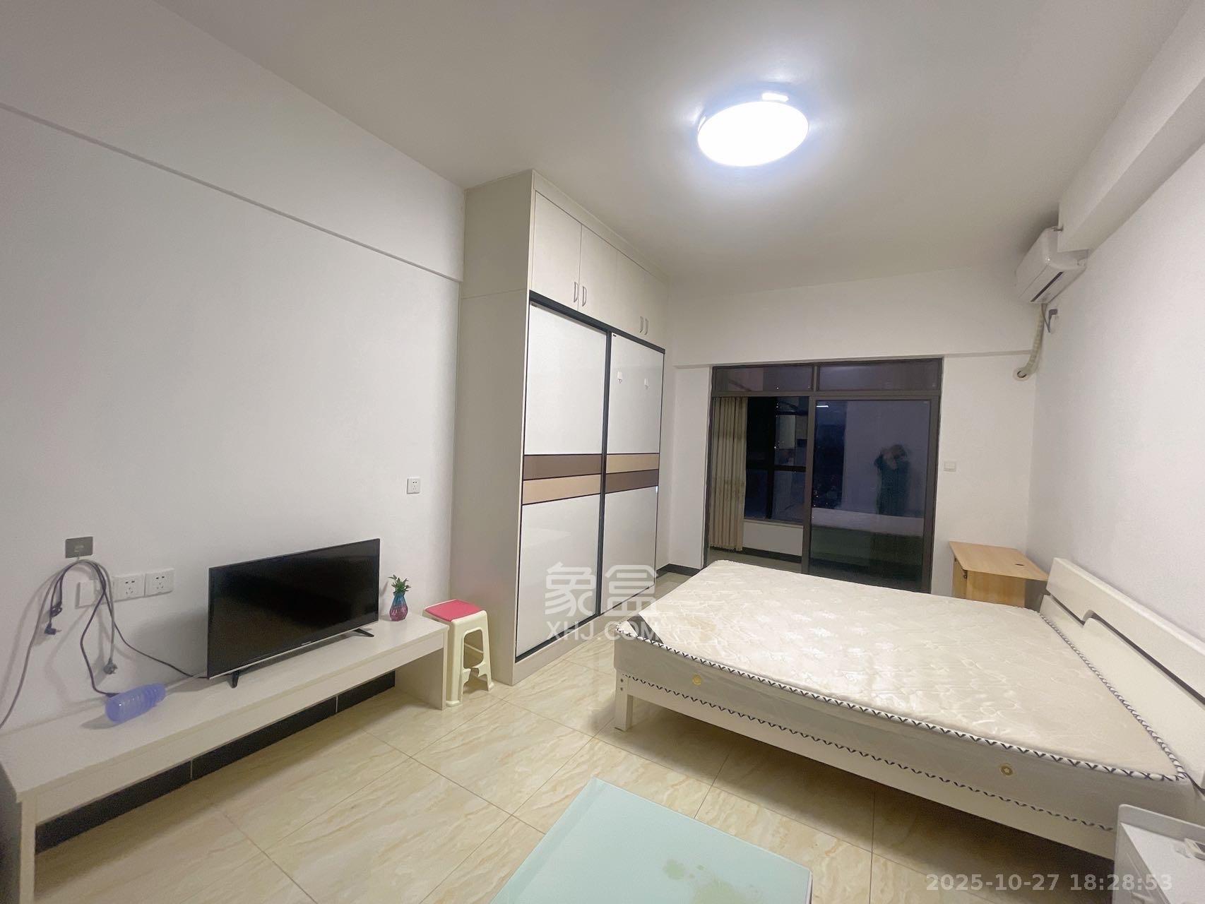 梅溪国际公寓（步步高新天地）  1室1厅1卫    1700.0元/月室内图