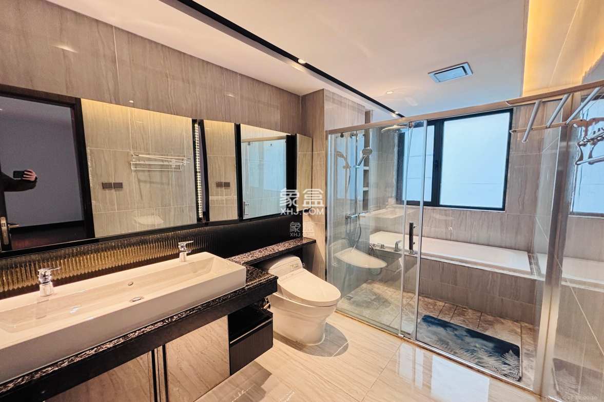 珠江颐德公馆 4室2厅3卫 8500.0元/月 珠江颐德公馆 4室2厅3卫 8500.0元/月室内图